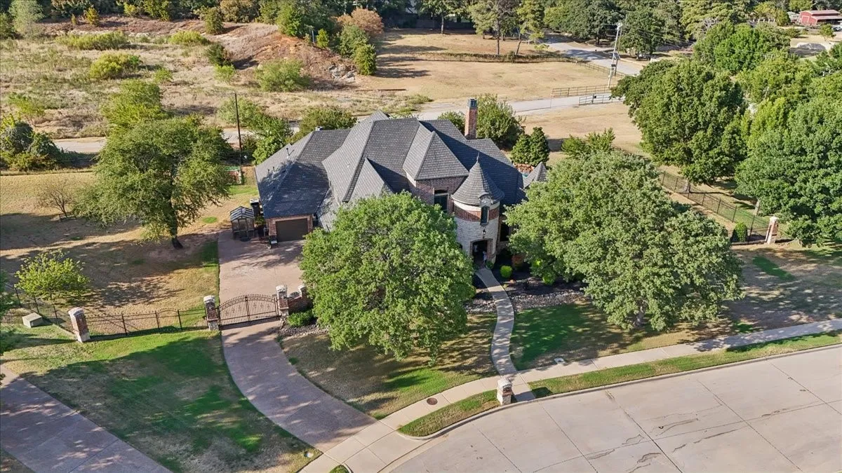 Single Family Residence For Sale in Tarrant County , 1617 Overlook Terrace, Keller, Texas 76262, 5 Bedroom, 5 Bathroom, 4 Garage spaces, 5,305 Sqft, built in 2007, mls#21366363, Real Estate Agent in Keller, Homes For Sale in Tarrant county, Homes For Sale in Keller, Realtor in Keller Texas, Real Estate Brokerage Independent Realty Texas, Luminita Cordes Realtor
