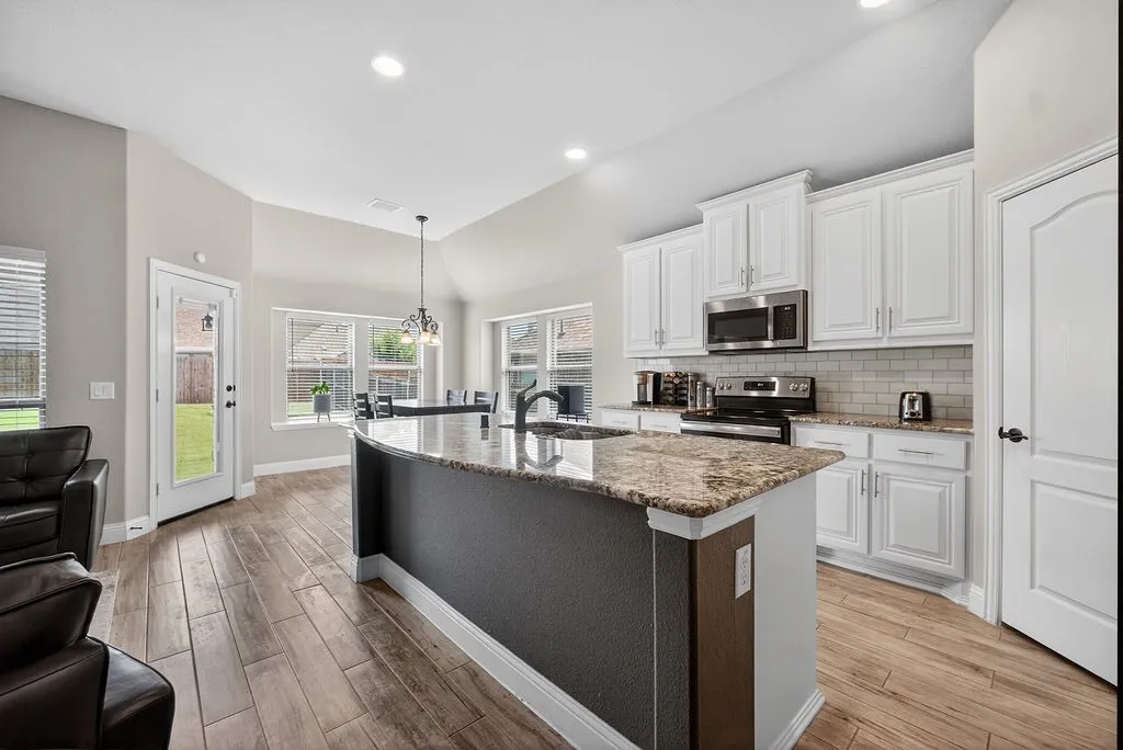 Single Family Residence For Sale in Collin County , 2105 Timineri Drive, Princeton, Texas 75407, 3 Bedroom, 2 Bathroom, 2 Garage spaces, 1,605 Sqft, built in 2019, mls#21365122, Real Estate Agent in Princeton, Homes For Sale in Collin county, Homes For Sale in Princeton, Realtor in Princeton Texas, Real Estate Brokerage Independent Realty Texas, Luminita Cordes Realtor
