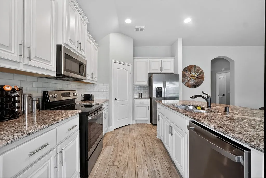 Single Family Residence For Sale in Collin County , 2105 Timineri Drive, Princeton, Texas 75407, 3 Bedroom, 2 Bathroom, 2 Garage spaces, 1,605 Sqft, built in 2019, mls#21365122, Real Estate Agent in Princeton, Homes For Sale in Collin county, Homes For Sale in Princeton, Realtor in Princeton Texas, Real Estate Brokerage Independent Realty Texas, Luminita Cordes Realtor