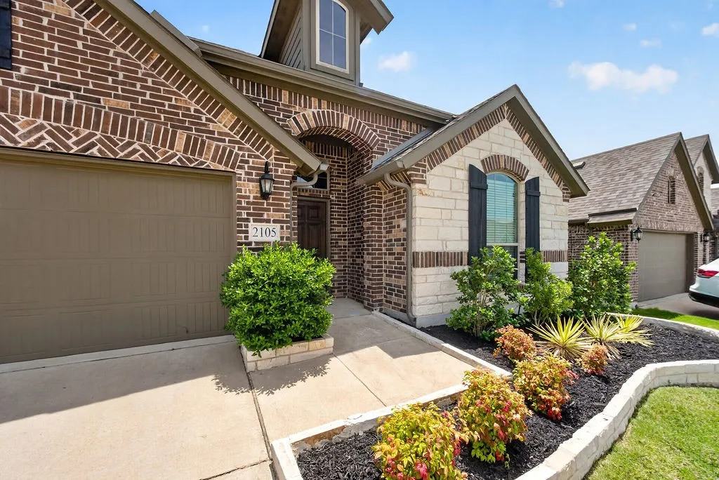 Single Family Residence For Sale in Collin County , 2105 Timineri Drive, Princeton, Texas 75407, 3 Bedroom, 2 Bathroom, 2 Garage spaces, 1,605 Sqft, built in 2019, mls#21365122, Real Estate Agent in Princeton, Homes For Sale in Collin county, Homes For Sale in Princeton, Realtor in Princeton Texas, Real Estate Brokerage Independent Realty Texas, Luminita Cordes Realtor