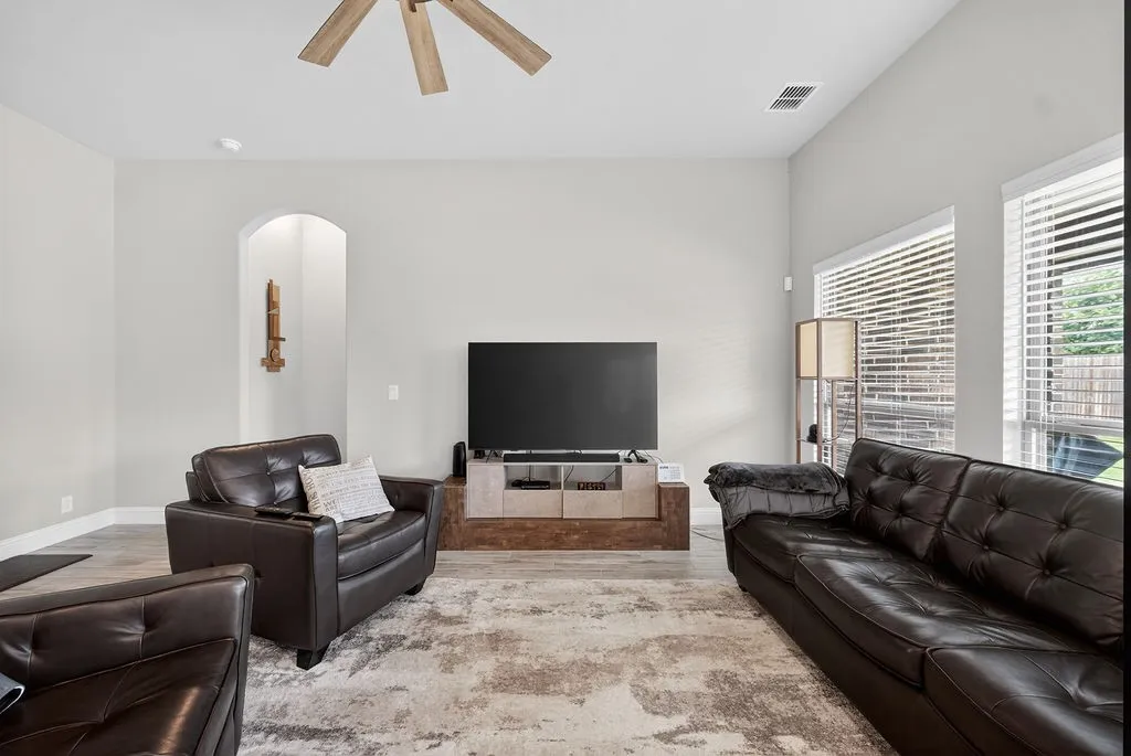 Single Family Residence For Sale in Collin County , 2105 Timineri Drive, Princeton, Texas 75407, 3 Bedroom, 2 Bathroom, 2 Garage spaces, 1,605 Sqft, built in 2019, mls#21365122, Real Estate Agent in Princeton, Homes For Sale in Collin county, Homes For Sale in Princeton, Realtor in Princeton Texas, Real Estate Brokerage Independent Realty Texas, Luminita Cordes Realtor