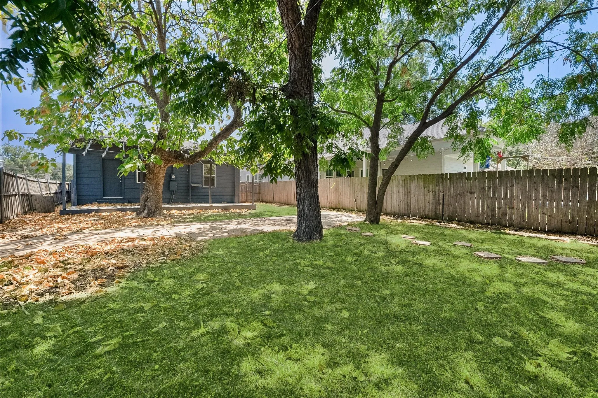 Single Family Residence For Sale in Dallas County , 501 S Clinton Avenue, Dallas, Texas 75208, 2 Bedroom, 2 Bathroom, Garage spaces, 1,372 Sqft, built in 1925, mls#21363499, Real Estate Agent in Dallas, Homes For Sale in Dallas county, Homes For Sale in Dallas, Realtor in Dallas Texas, Real Estate Brokerage Independent Realty Texas, Luminita Cordes Realtor