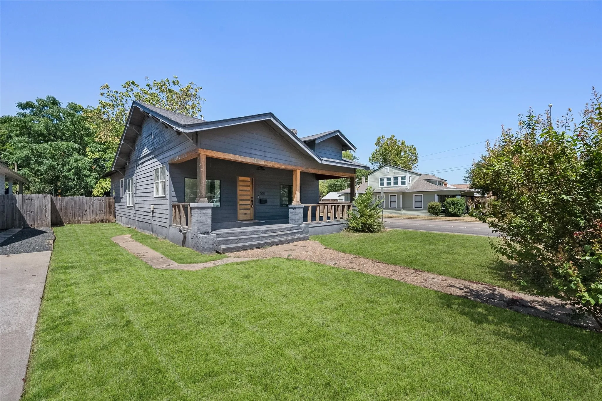 Single Family Residence For Sale in Dallas County , 501 S Clinton Avenue, Dallas, Texas 75208, 2 Bedroom, 2 Bathroom, Garage spaces, 1,372 Sqft, built in 1925, mls#21363499, Real Estate Agent in Dallas, Homes For Sale in Dallas county, Homes For Sale in Dallas, Realtor in Dallas Texas, Real Estate Brokerage Independent Realty Texas, Luminita Cordes Realtor
