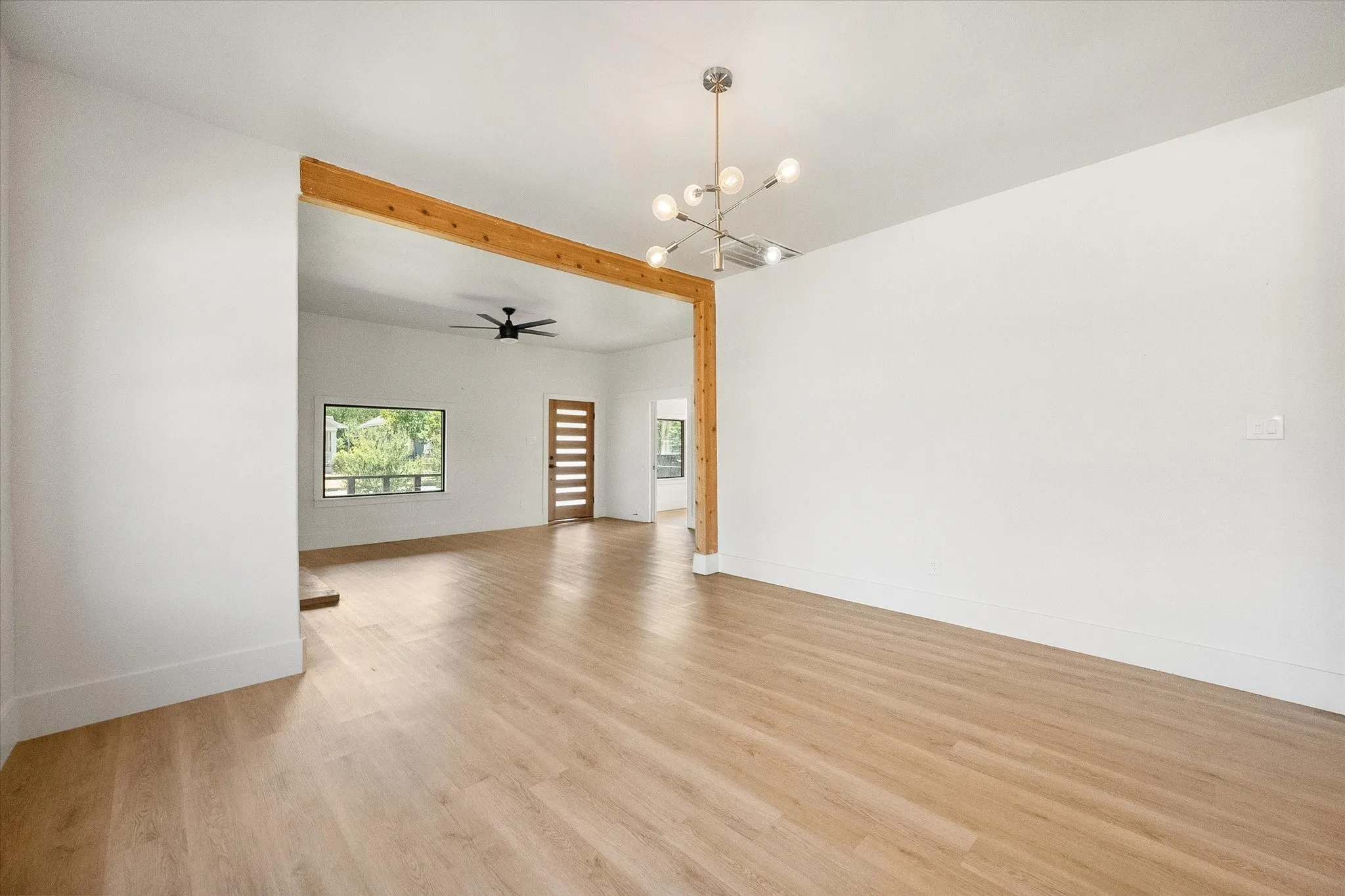 Single Family Residence For Sale in Dallas County , 501 S Clinton Avenue, Dallas, Texas 75208, 2 Bedroom, 2 Bathroom, Garage spaces, 1,372 Sqft, built in 1925, mls#21363499, Real Estate Agent in Dallas, Homes For Sale in Dallas county, Homes For Sale in Dallas, Realtor in Dallas Texas, Real Estate Brokerage Independent Realty Texas, Luminita Cordes Realtor