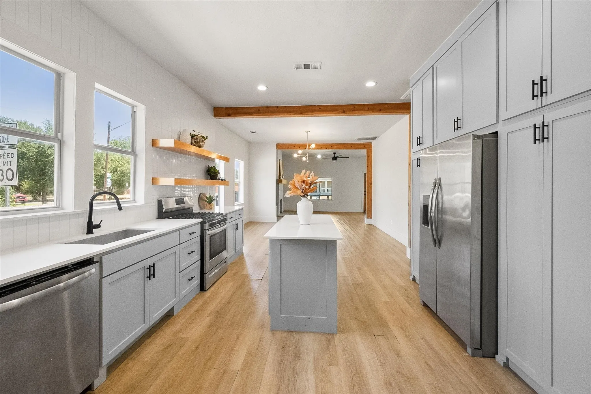 SS appliances offer a sleek look.