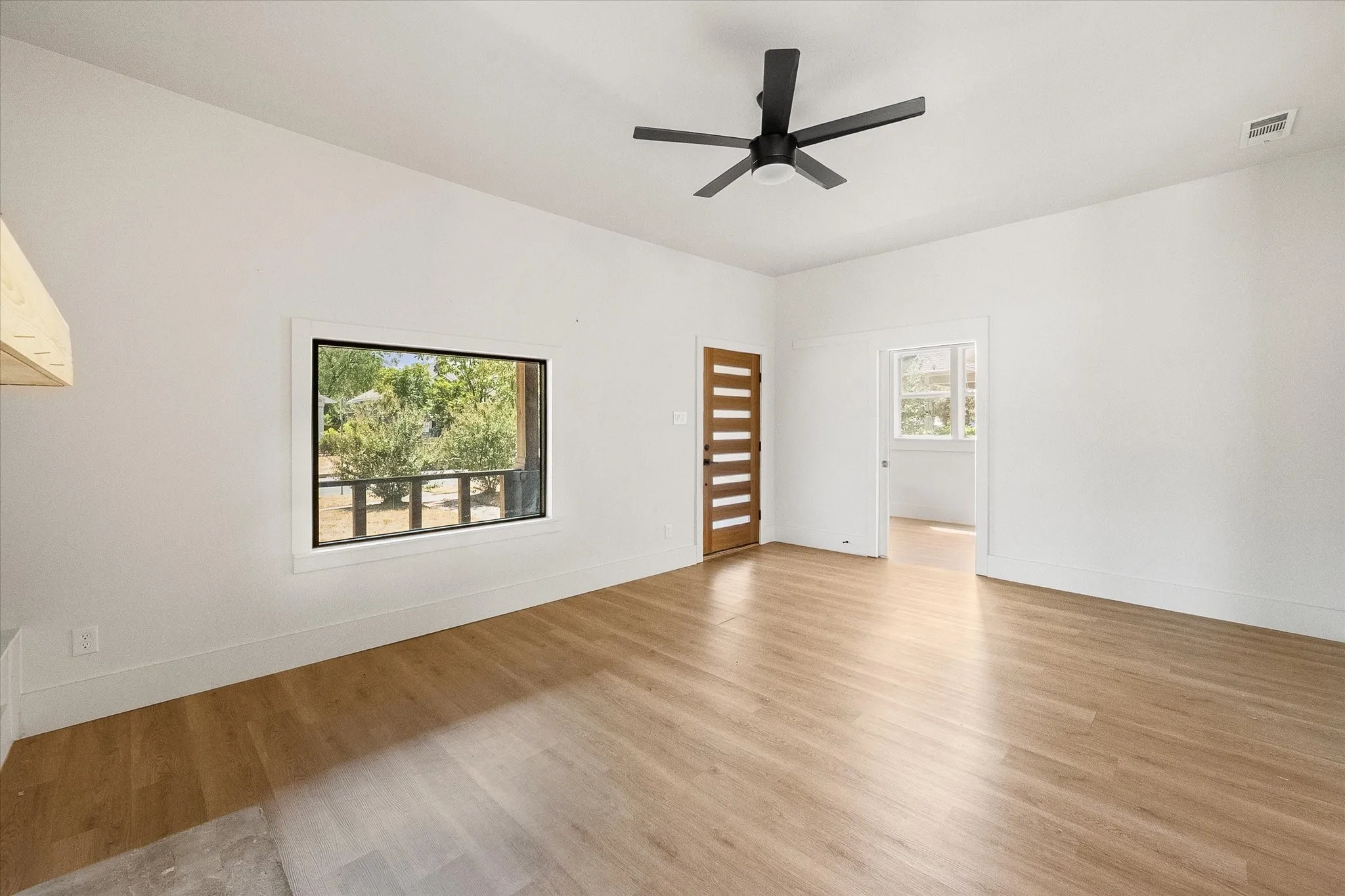 Single Family Residence For Sale in Dallas County , 501 S Clinton Avenue, Dallas, Texas 75208, 2 Bedroom, 2 Bathroom, Garage spaces, 1,372 Sqft, built in 1925, mls#21363499, Real Estate Agent in Dallas, Homes For Sale in Dallas county, Homes For Sale in Dallas, Realtor in Dallas Texas, Real Estate Brokerage Independent Realty Texas, Luminita Cordes Realtor
