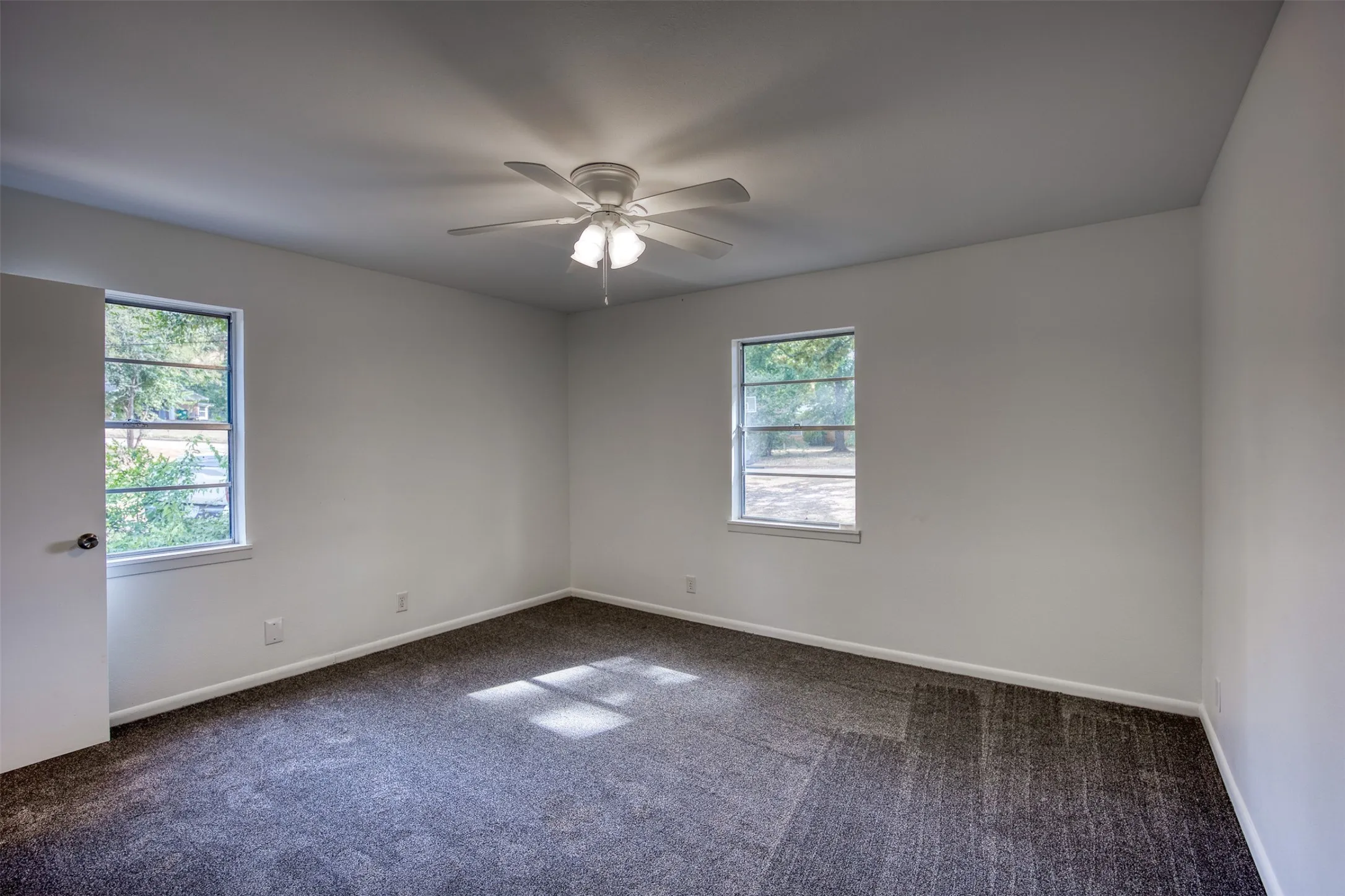 Single Family Residence For Sale in Anderson County , 130 Hillcrest Drive, Palestine, Texas 75801, 3 Bedroom, 2 Bathroom, Garage spaces, 1,367 Sqft, built in 1964, mls#21366367, Real Estate Agent in Palestine, Homes For Sale in Anderson county, Homes For Sale in Palestine, Realtor in Palestine Texas, Real Estate Brokerage Independent Realty Texas, Luminita Cordes Realtor