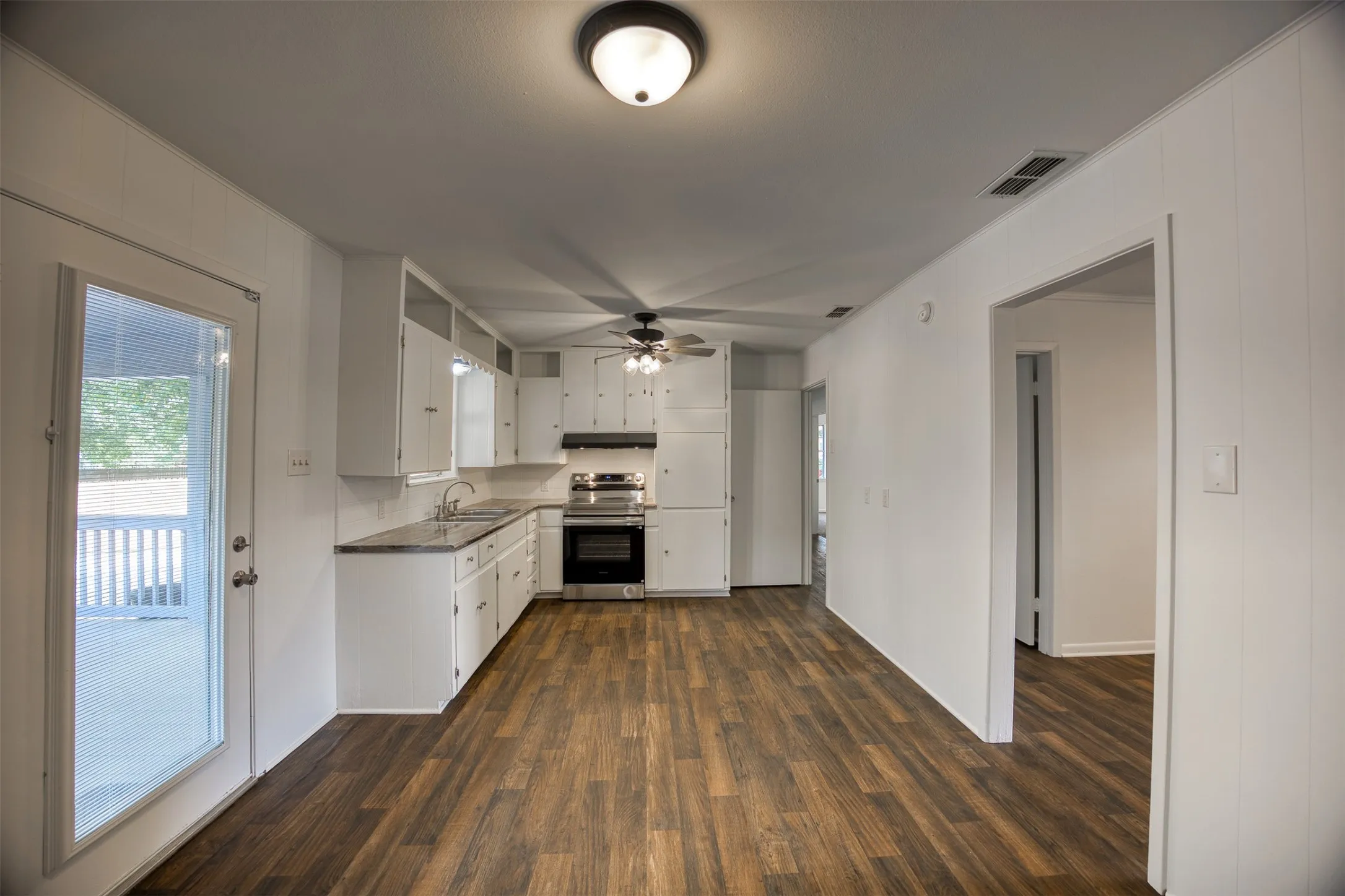 Single Family Residence For Sale in Anderson County , 130 Hillcrest Drive, Palestine, Texas 75801, 3 Bedroom, 2 Bathroom, Garage spaces, 1,367 Sqft, built in 1964, mls#21366367, Real Estate Agent in Palestine, Homes For Sale in Anderson county, Homes For Sale in Palestine, Realtor in Palestine Texas, Real Estate Brokerage Independent Realty Texas, Luminita Cordes Realtor