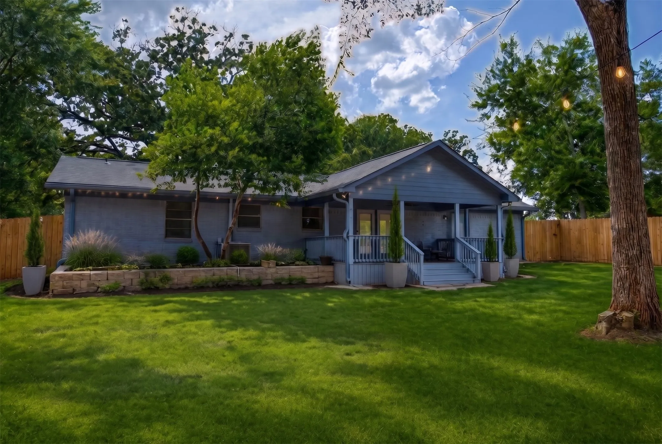 Single Family Residence For Sale in Anderson County , 130 Hillcrest Drive, Palestine, Texas 75801, 3 Bedroom, 2 Bathroom, Garage spaces, 1,367 Sqft, built in 1964, mls#21366367, Real Estate Agent in Palestine, Homes For Sale in Anderson county, Homes For Sale in Palestine, Realtor in Palestine Texas, Real Estate Brokerage Independent Realty Texas, Luminita Cordes Realtor