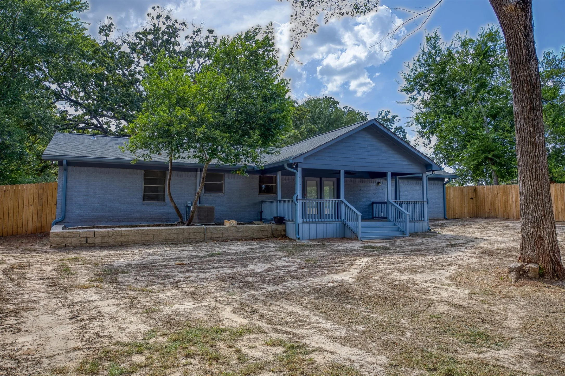 Single Family Residence For Sale in Anderson County , 130 Hillcrest Drive, Palestine, Texas 75801, 3 Bedroom, 2 Bathroom, Garage spaces, 1,367 Sqft, built in 1964, mls#21366367, Real Estate Agent in Palestine, Homes For Sale in Anderson county, Homes For Sale in Palestine, Realtor in Palestine Texas, Real Estate Brokerage Independent Realty Texas, Luminita Cordes Realtor
