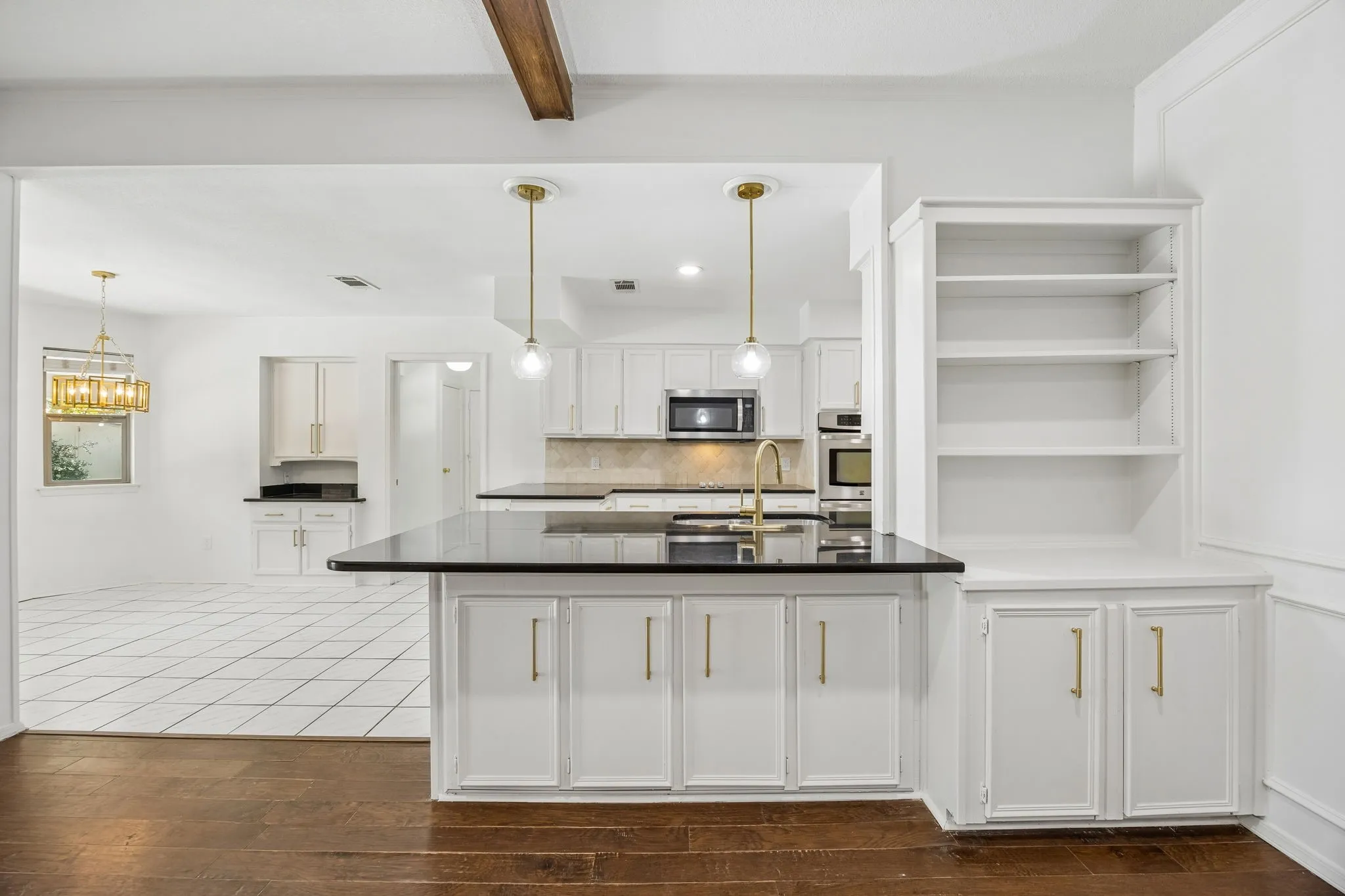 Single Family Residence For Sale in Tarrant County , 2701 Baldwin Drive, Arlington, Texas 76012, 3 Bedroom, 2 Bathroom, 2 Garage spaces, 1,941 Sqft, built in 1978, mls#21366279, Real Estate Agent in Arlington, Homes For Sale in Tarrant county, Homes For Sale in Arlington, Realtor in Arlington Texas, Real Estate Brokerage Independent Realty Texas, Luminita Cordes Realtor
