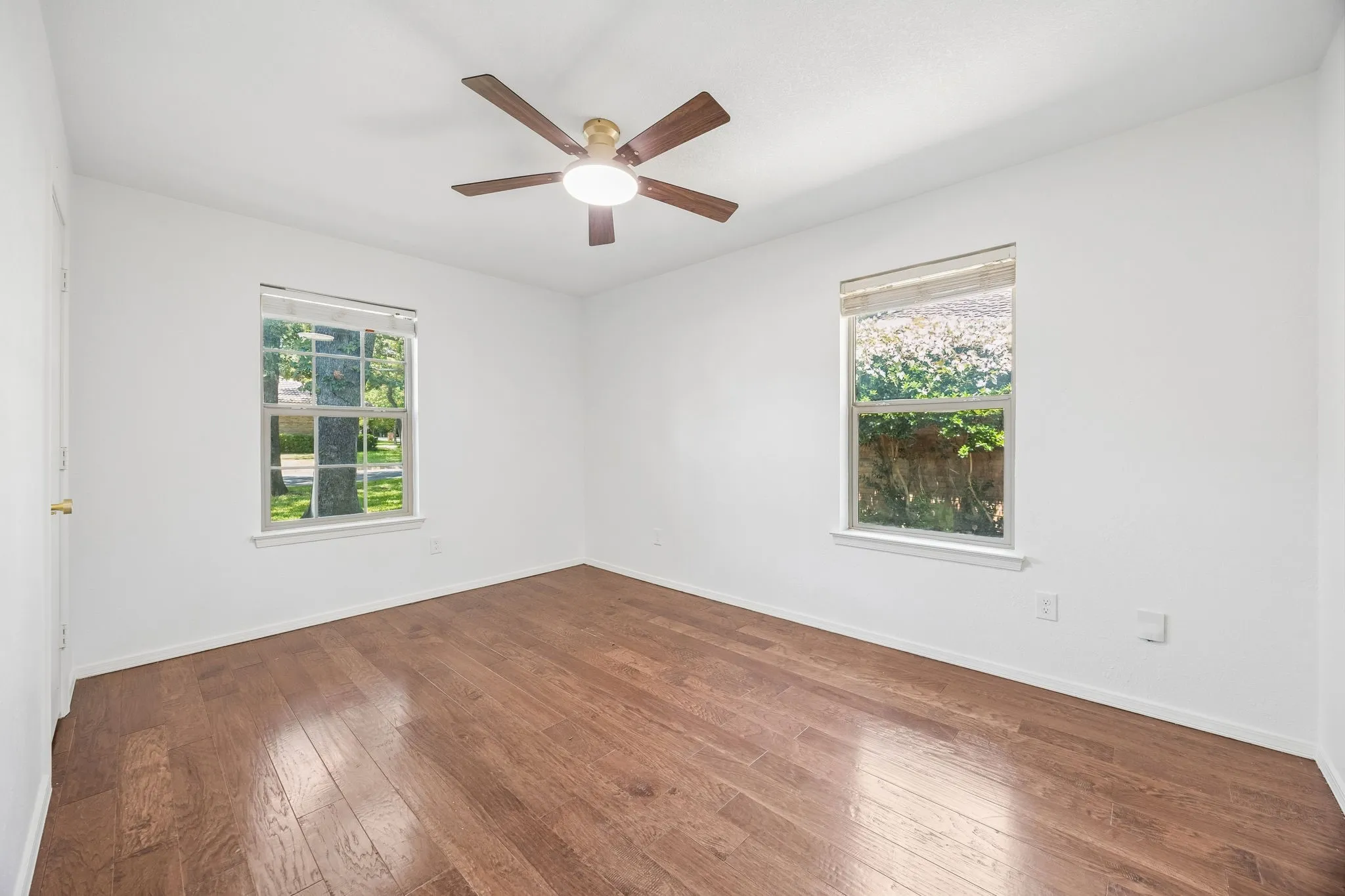 Single Family Residence For Sale in Tarrant County , 2701 Baldwin Drive, Arlington, Texas 76012, 3 Bedroom, 2 Bathroom, 2 Garage spaces, 1,941 Sqft, built in 1978, mls#21366279, Real Estate Agent in Arlington, Homes For Sale in Tarrant county, Homes For Sale in Arlington, Realtor in Arlington Texas, Real Estate Brokerage Independent Realty Texas, Luminita Cordes Realtor