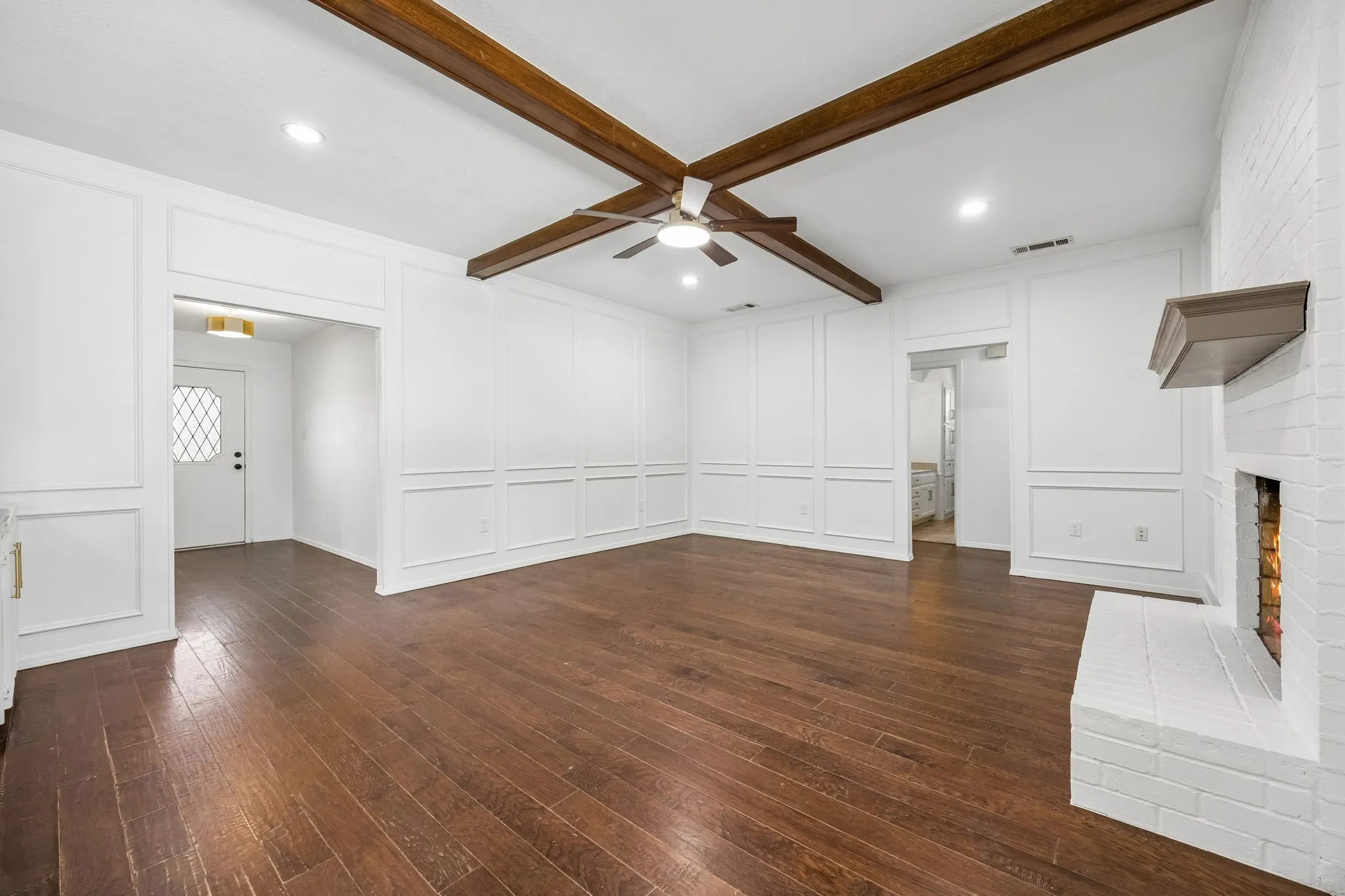 Single Family Residence For Sale in Tarrant County , 2701 Baldwin Drive, Arlington, Texas 76012, 3 Bedroom, 2 Bathroom, 2 Garage spaces, 1,941 Sqft, built in 1978, mls#21366279, Real Estate Agent in Arlington, Homes For Sale in Tarrant county, Homes For Sale in Arlington, Realtor in Arlington Texas, Real Estate Brokerage Independent Realty Texas, Luminita Cordes Realtor