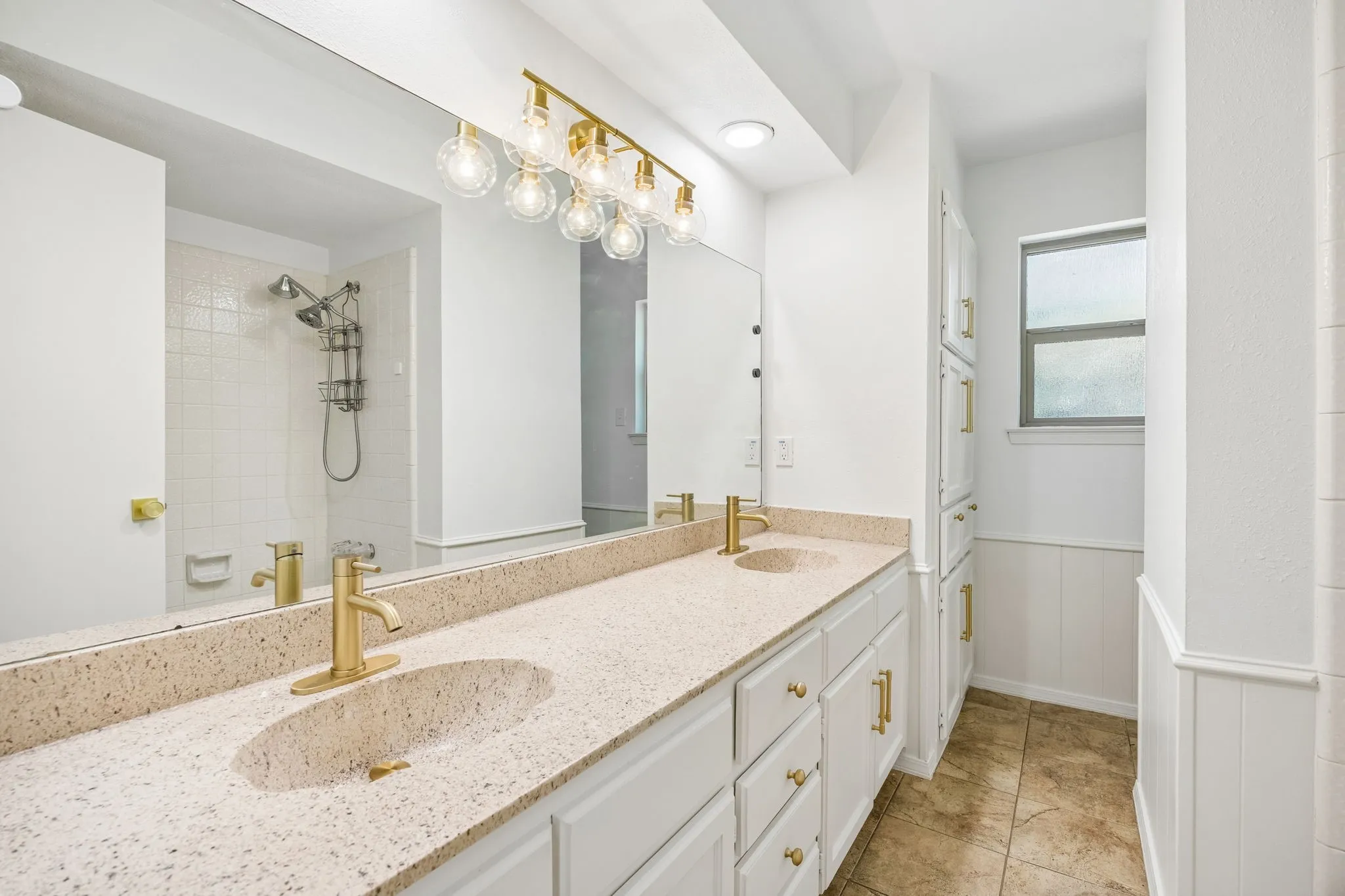 Single Family Residence For Sale in Tarrant County , 2701 Baldwin Drive, Arlington, Texas 76012, 3 Bedroom, 2 Bathroom, 2 Garage spaces, 1,941 Sqft, built in 1978, mls#21366279, Real Estate Agent in Arlington, Homes For Sale in Tarrant county, Homes For Sale in Arlington, Realtor in Arlington Texas, Real Estate Brokerage Independent Realty Texas, Luminita Cordes Realtor