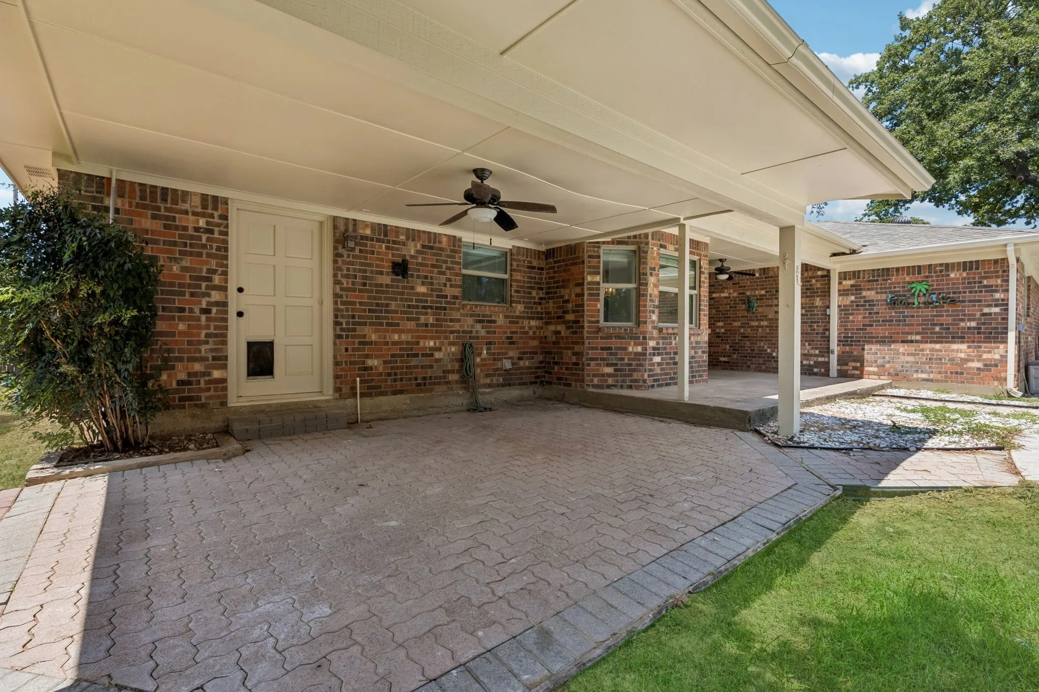 Single Family Residence For Sale in Tarrant County , 2701 Baldwin Drive, Arlington, Texas 76012, 3 Bedroom, 2 Bathroom, 2 Garage spaces, 1,941 Sqft, built in 1978, mls#21366279, Real Estate Agent in Arlington, Homes For Sale in Tarrant county, Homes For Sale in Arlington, Realtor in Arlington Texas, Real Estate Brokerage Independent Realty Texas, Luminita Cordes Realtor