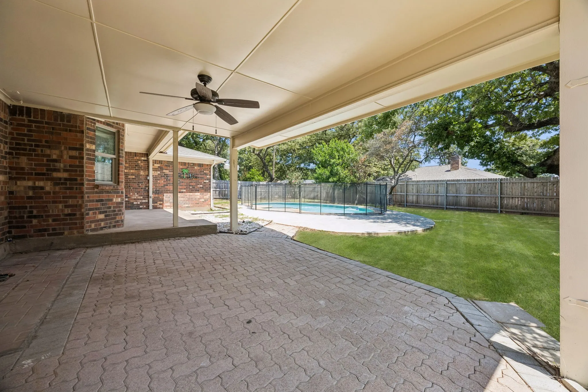 Single Family Residence For Sale in Tarrant County , 2701 Baldwin Drive, Arlington, Texas 76012, 3 Bedroom, 2 Bathroom, 2 Garage spaces, 1,941 Sqft, built in 1978, mls#21366279, Real Estate Agent in Arlington, Homes For Sale in Tarrant county, Homes For Sale in Arlington, Realtor in Arlington Texas, Real Estate Brokerage Independent Realty Texas, Luminita Cordes Realtor