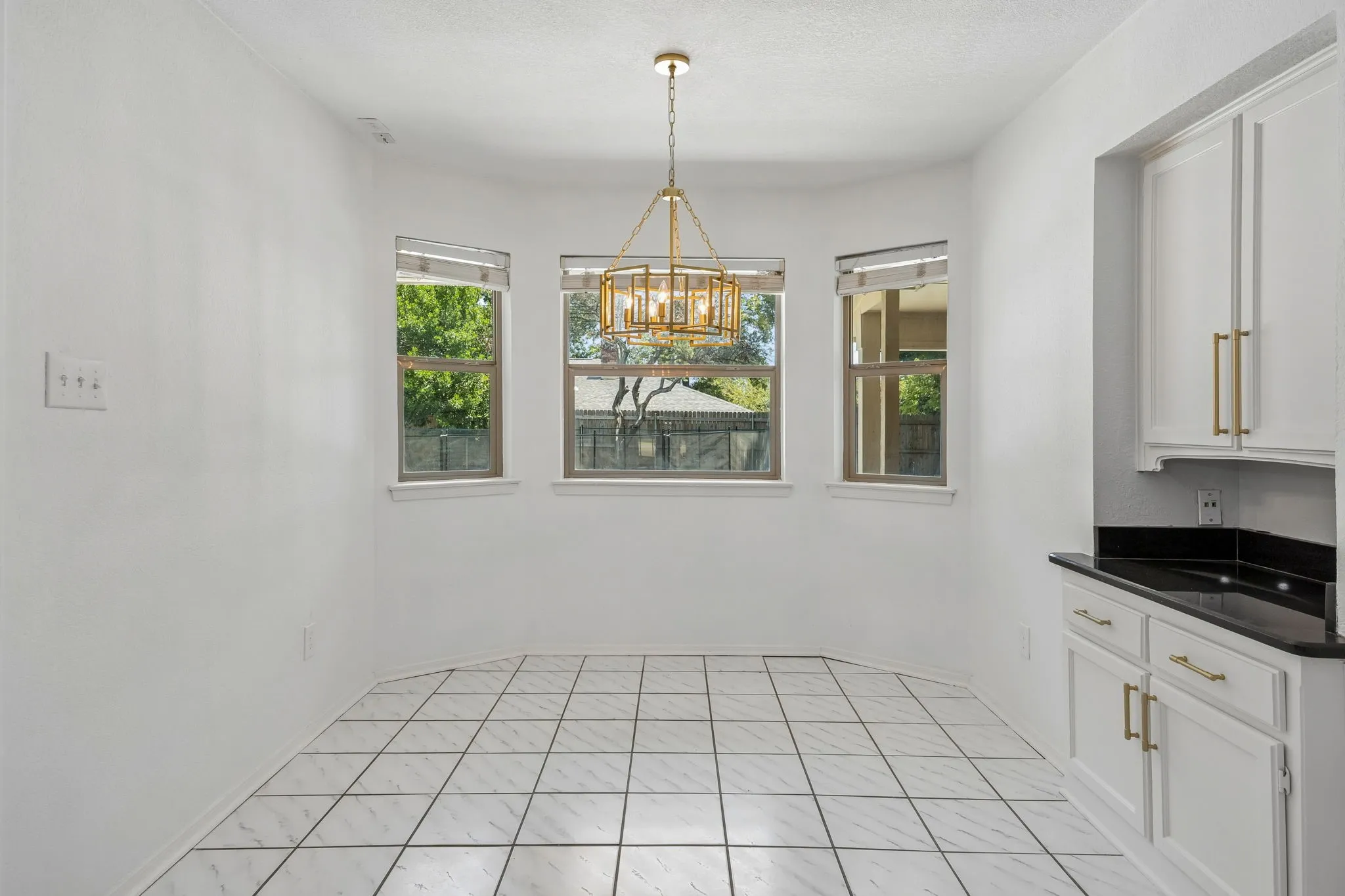 Single Family Residence For Sale in Tarrant County , 2701 Baldwin Drive, Arlington, Texas 76012, 3 Bedroom, 2 Bathroom, 2 Garage spaces, 1,941 Sqft, built in 1978, mls#21366279, Real Estate Agent in Arlington, Homes For Sale in Tarrant county, Homes For Sale in Arlington, Realtor in Arlington Texas, Real Estate Brokerage Independent Realty Texas, Luminita Cordes Realtor