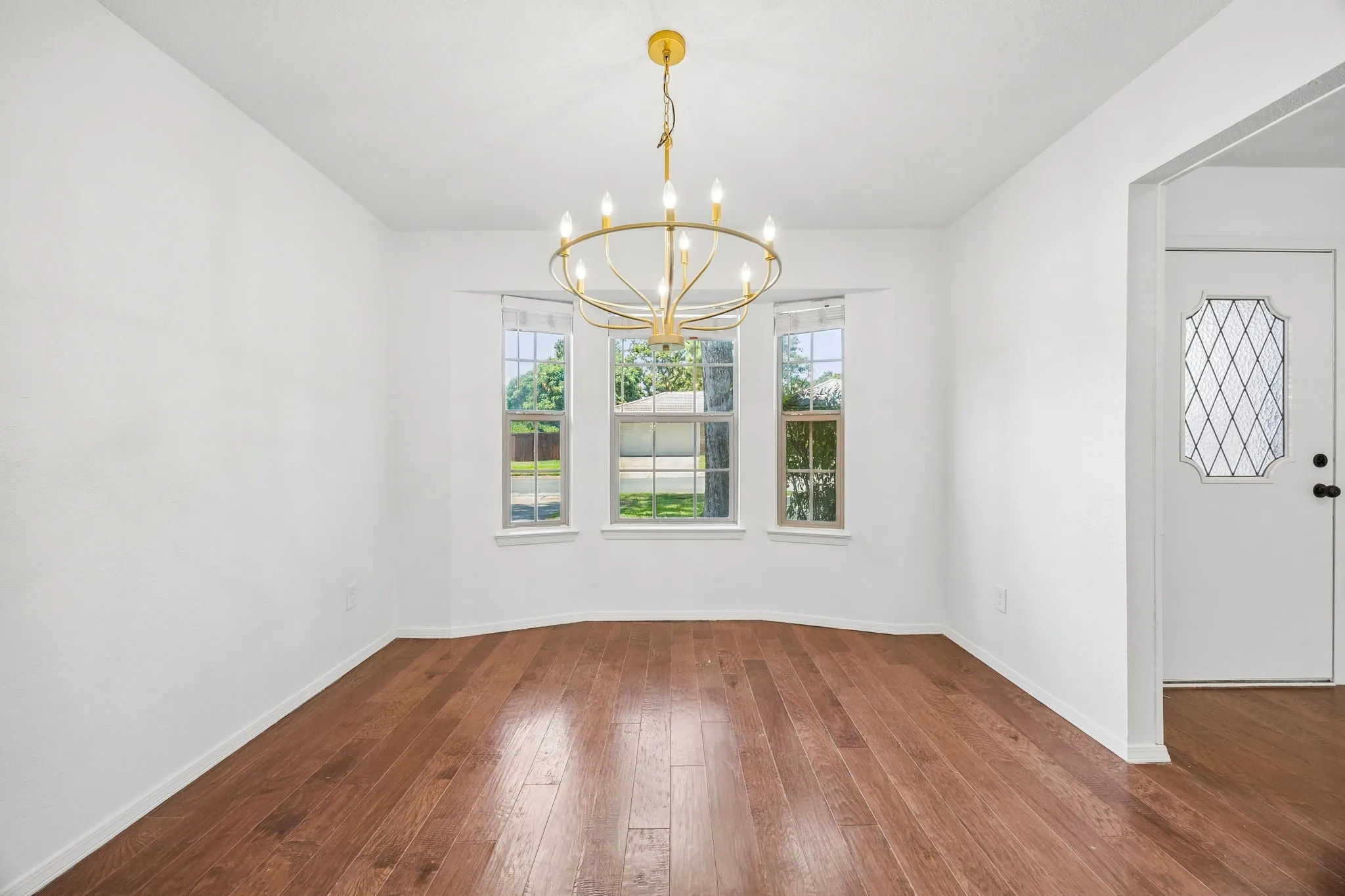 Single Family Residence For Sale in Tarrant County , 2701 Baldwin Drive, Arlington, Texas 76012, 3 Bedroom, 2 Bathroom, 2 Garage spaces, 1,941 Sqft, built in 1978, mls#21366279, Real Estate Agent in Arlington, Homes For Sale in Tarrant county, Homes For Sale in Arlington, Realtor in Arlington Texas, Real Estate Brokerage Independent Realty Texas, Luminita Cordes Realtor