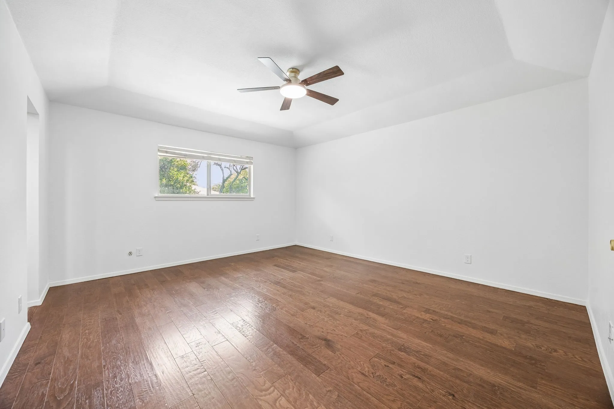 Single Family Residence For Sale in Tarrant County , 2701 Baldwin Drive, Arlington, Texas 76012, 3 Bedroom, 2 Bathroom, 2 Garage spaces, 1,941 Sqft, built in 1978, mls#21366279, Real Estate Agent in Arlington, Homes For Sale in Tarrant county, Homes For Sale in Arlington, Realtor in Arlington Texas, Real Estate Brokerage Independent Realty Texas, Luminita Cordes Realtor