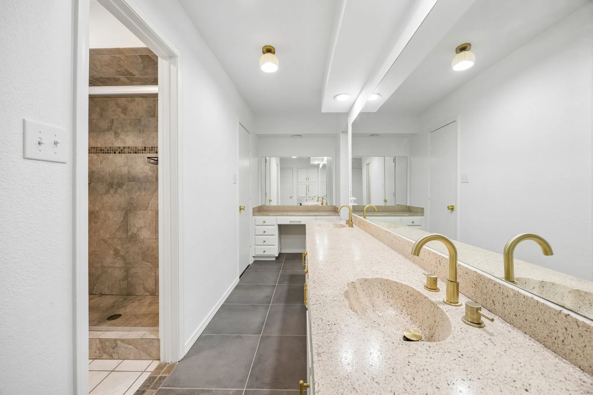 Single Family Residence For Sale in Tarrant County , 2701 Baldwin Drive, Arlington, Texas 76012, 3 Bedroom, 2 Bathroom, 2 Garage spaces, 1,941 Sqft, built in 1978, mls#21366279, Real Estate Agent in Arlington, Homes For Sale in Tarrant county, Homes For Sale in Arlington, Realtor in Arlington Texas, Real Estate Brokerage Independent Realty Texas, Luminita Cordes Realtor