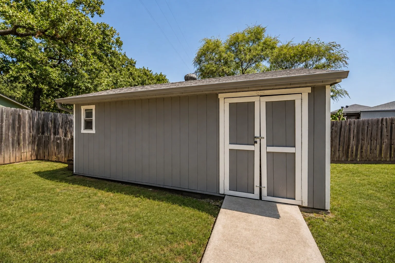 12x20 workshop w/electricity & ventillation