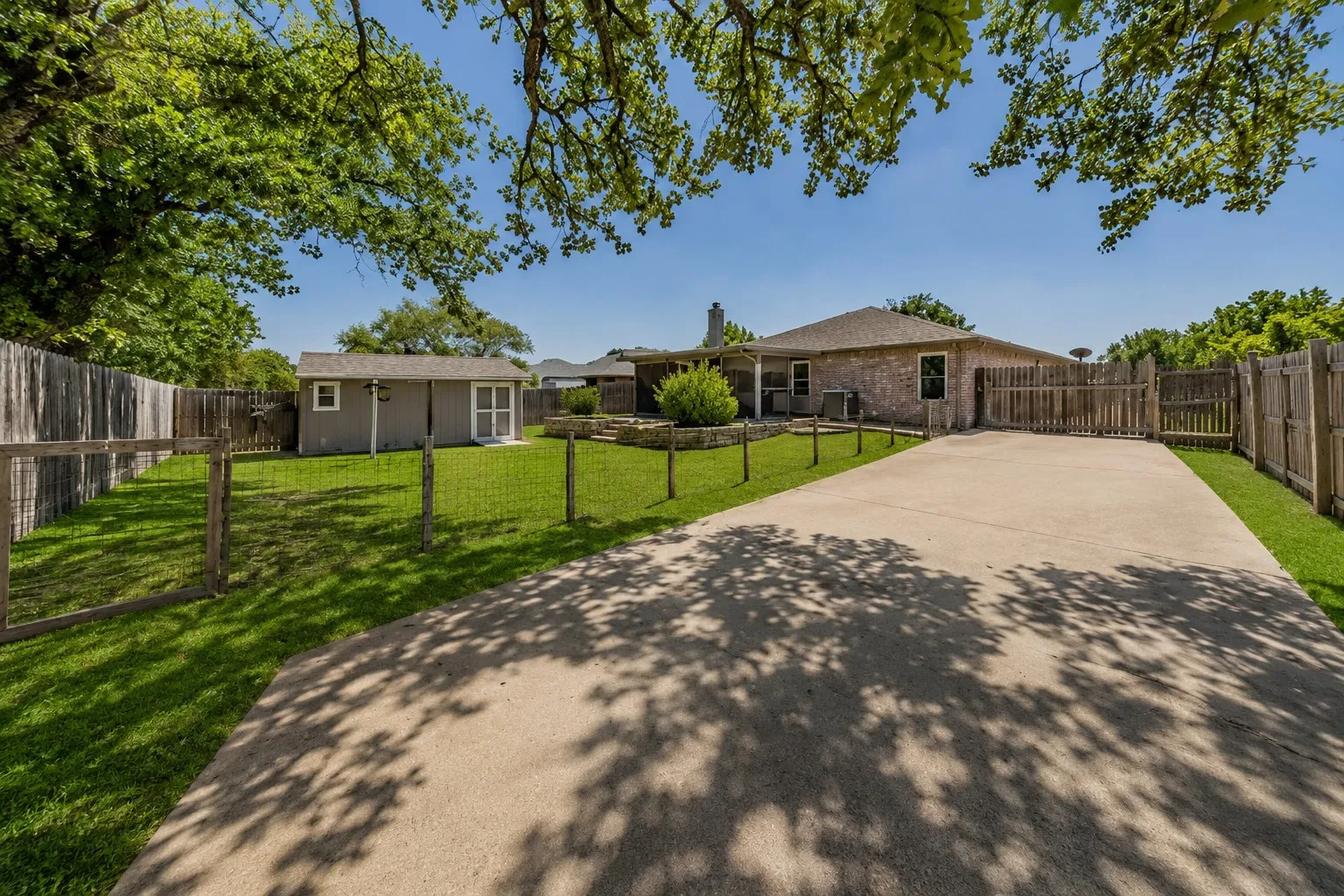 Extended drive with 2 RV hook ups & great space for your boat