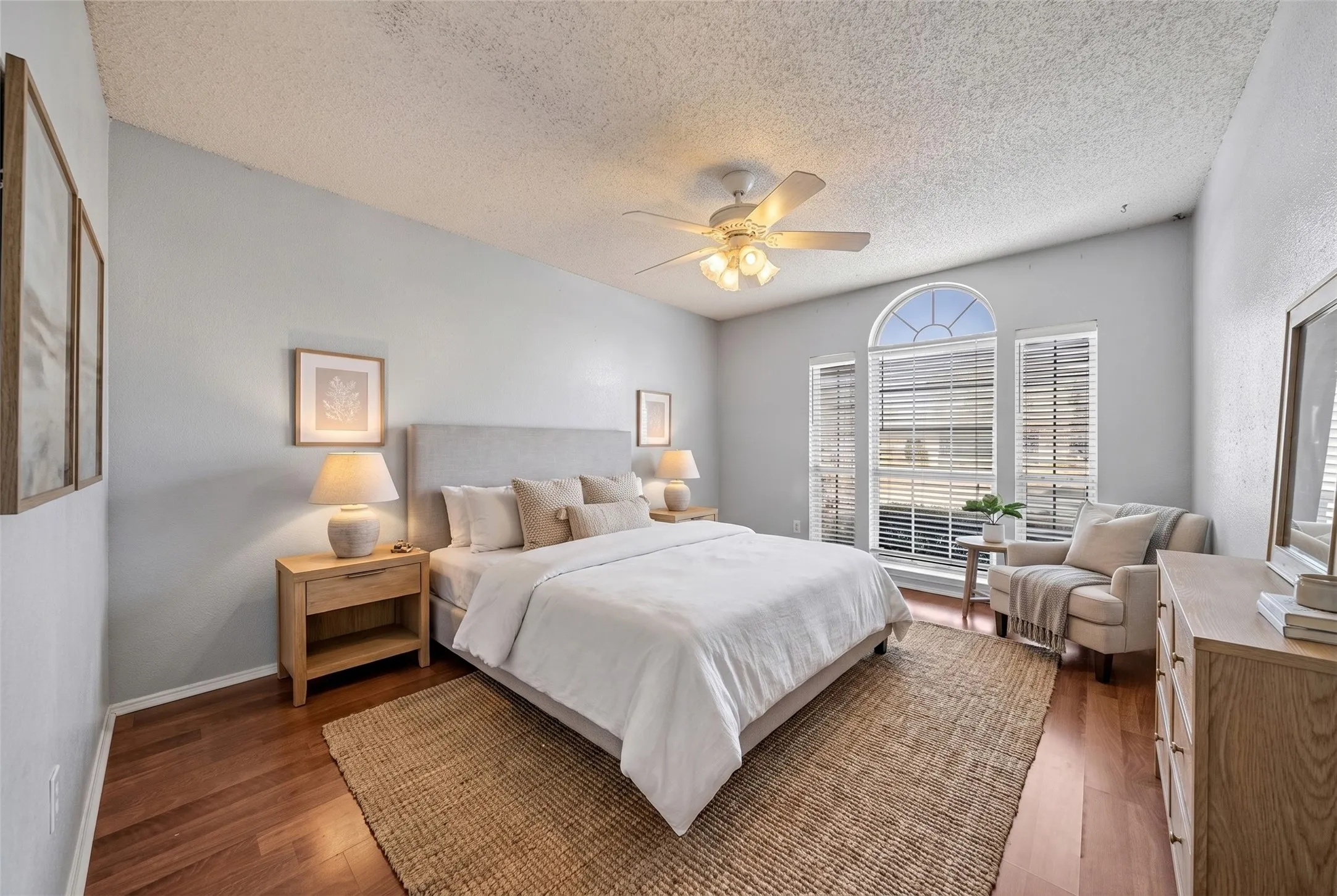 Single Family Residence For Sale in Tarrant County , 2741 White Oak Drive, Grand Prairie, Texas 75052, 4 Bedroom, 2 Bathroom, 2 Garage spaces, 2,207 Sqft, built in 1988, mls#21361917, Real Estate Agent in Grand Prairie, Homes For Sale in Tarrant county, Homes For Sale in Grand Prairie, Realtor in Grand Prairie Texas, Real Estate Brokerage Independent Realty Texas, Luminita Cordes Realtor
