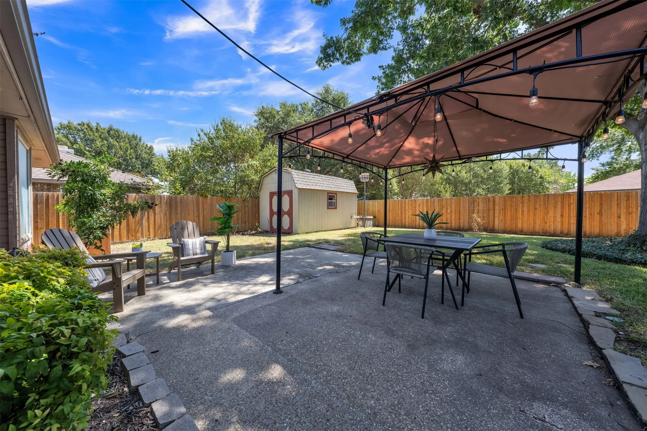 Single Family Residence For Sale in Tarrant County , 2741 White Oak Drive, Grand Prairie, Texas 75052, 4 Bedroom, 2 Bathroom, 2 Garage spaces, 2,207 Sqft, built in 1988, mls#21361917, Real Estate Agent in Grand Prairie, Homes For Sale in Tarrant county, Homes For Sale in Grand Prairie, Realtor in Grand Prairie Texas, Real Estate Brokerage Independent Realty Texas, Luminita Cordes Realtor
