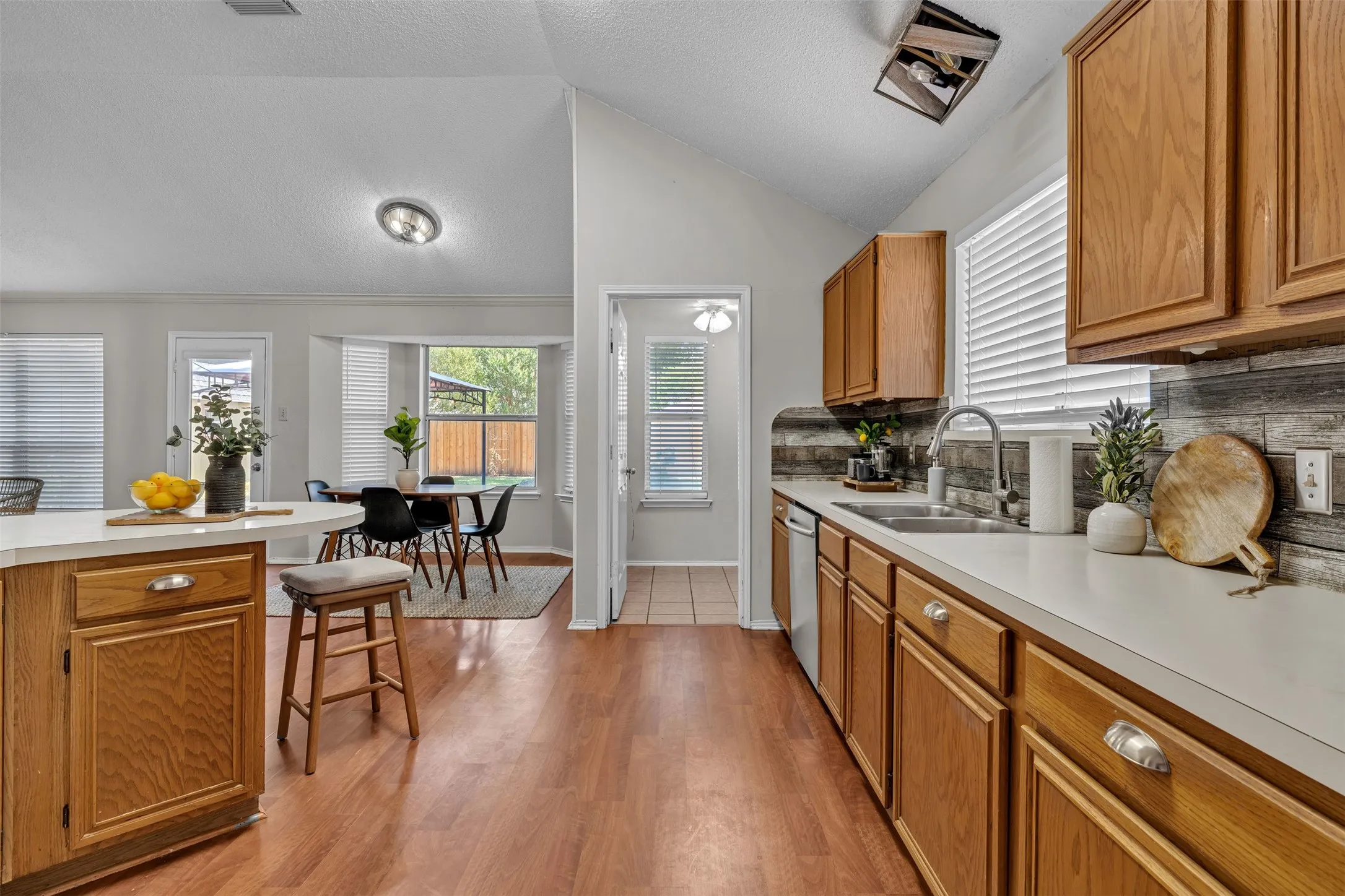 Single Family Residence For Sale in Tarrant County , 2741 White Oak Drive, Grand Prairie, Texas 75052, 4 Bedroom, 2 Bathroom, 2 Garage spaces, 2,207 Sqft, built in 1988, mls#21361917, Real Estate Agent in Grand Prairie, Homes For Sale in Tarrant county, Homes For Sale in Grand Prairie, Realtor in Grand Prairie Texas, Real Estate Brokerage Independent Realty Texas, Luminita Cordes Realtor