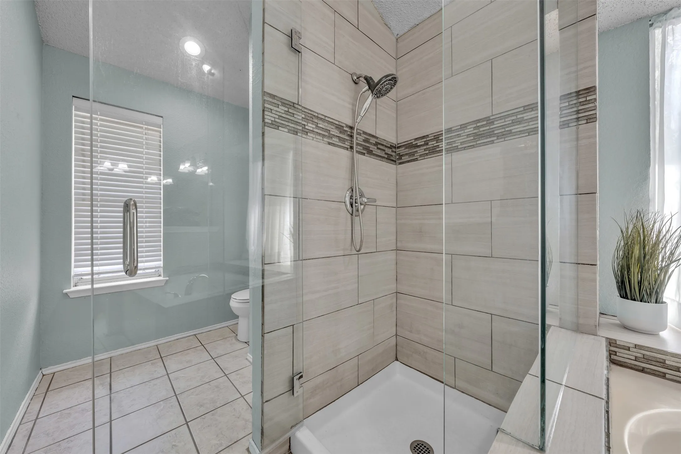 Single Family Residence For Sale in Tarrant County , 2741 White Oak Drive, Grand Prairie, Texas 75052, 4 Bedroom, 2 Bathroom, 2 Garage spaces, 2,207 Sqft, built in 1988, mls#21361917, Real Estate Agent in Grand Prairie, Homes For Sale in Tarrant county, Homes For Sale in Grand Prairie, Realtor in Grand Prairie Texas, Real Estate Brokerage Independent Realty Texas, Luminita Cordes Realtor