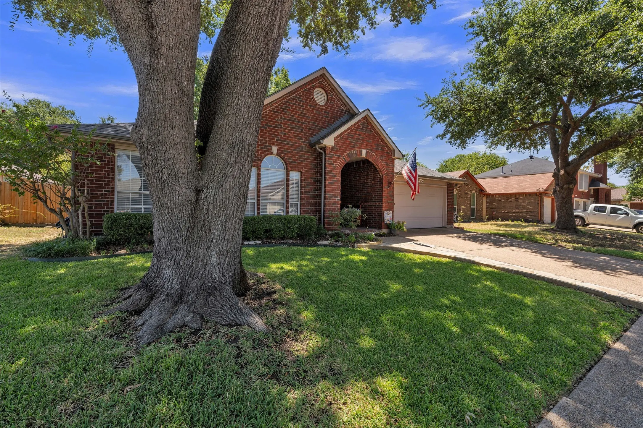 Single Family Residence For Sale in Tarrant County , 2741 White Oak Drive, Grand Prairie, Texas 75052, 4 Bedroom, 2 Bathroom, 2 Garage spaces, 2,207 Sqft, built in 1988, mls#21361917, Real Estate Agent in Grand Prairie, Homes For Sale in Tarrant county, Homes For Sale in Grand Prairie, Realtor in Grand Prairie Texas, Real Estate Brokerage Independent Realty Texas, Luminita Cordes Realtor