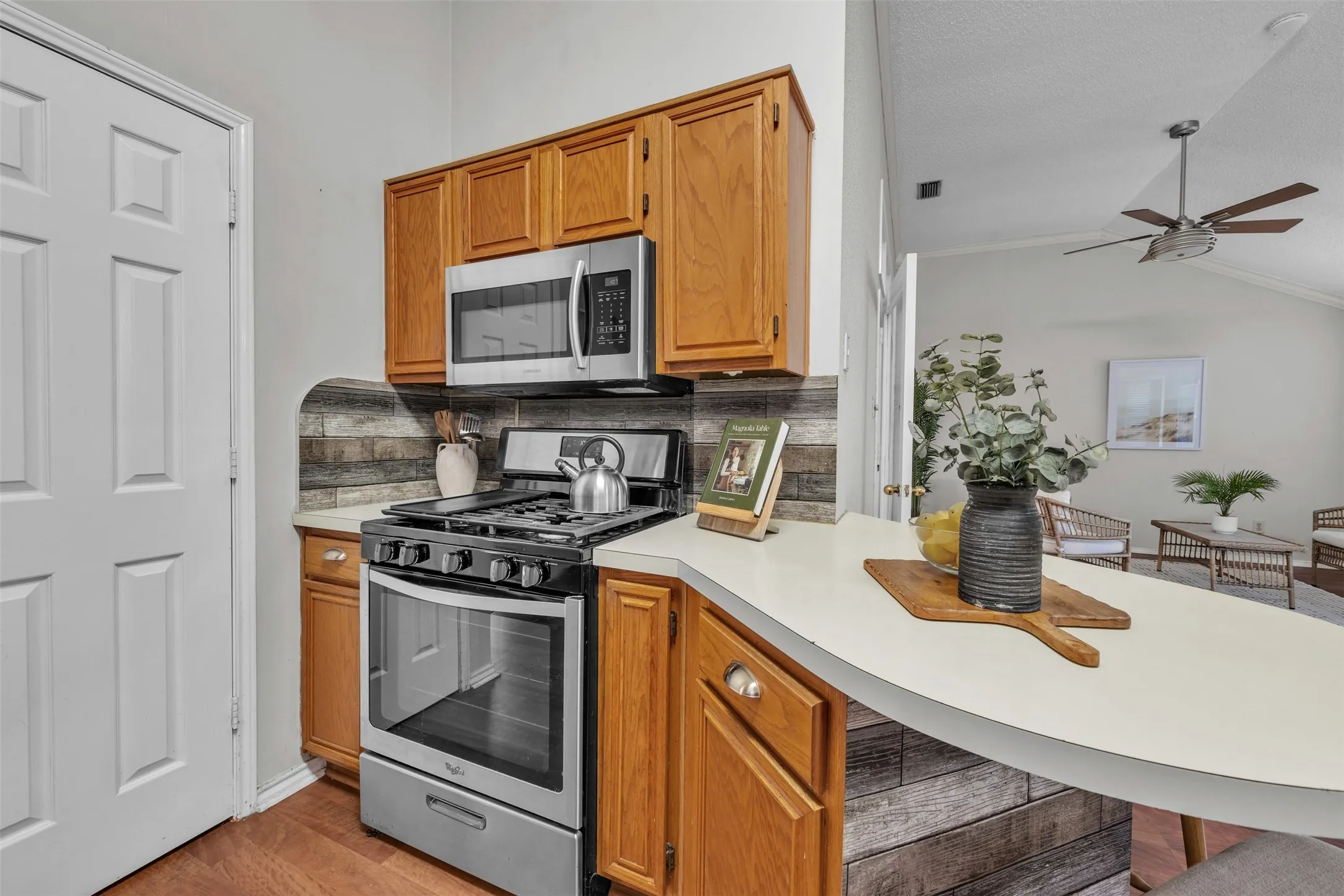Single Family Residence For Sale in Tarrant County , 2741 White Oak Drive, Grand Prairie, Texas 75052, 4 Bedroom, 2 Bathroom, 2 Garage spaces, 2,207 Sqft, built in 1988, mls#21361917, Real Estate Agent in Grand Prairie, Homes For Sale in Tarrant county, Homes For Sale in Grand Prairie, Realtor in Grand Prairie Texas, Real Estate Brokerage Independent Realty Texas, Luminita Cordes Realtor
