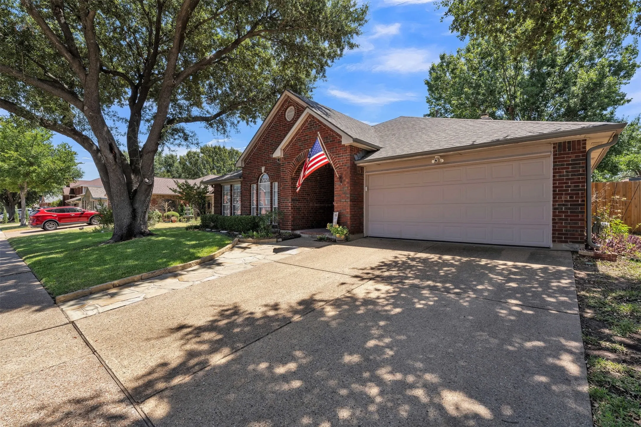 Single Family Residence For Sale in Tarrant County , 2741 White Oak Drive, Grand Prairie, Texas 75052, 4 Bedroom, 2 Bathroom, 2 Garage spaces, 2,207 Sqft, built in 1988, mls#21361917, Real Estate Agent in Grand Prairie, Homes For Sale in Tarrant county, Homes For Sale in Grand Prairie, Realtor in Grand Prairie Texas, Real Estate Brokerage Independent Realty Texas, Luminita Cordes Realtor