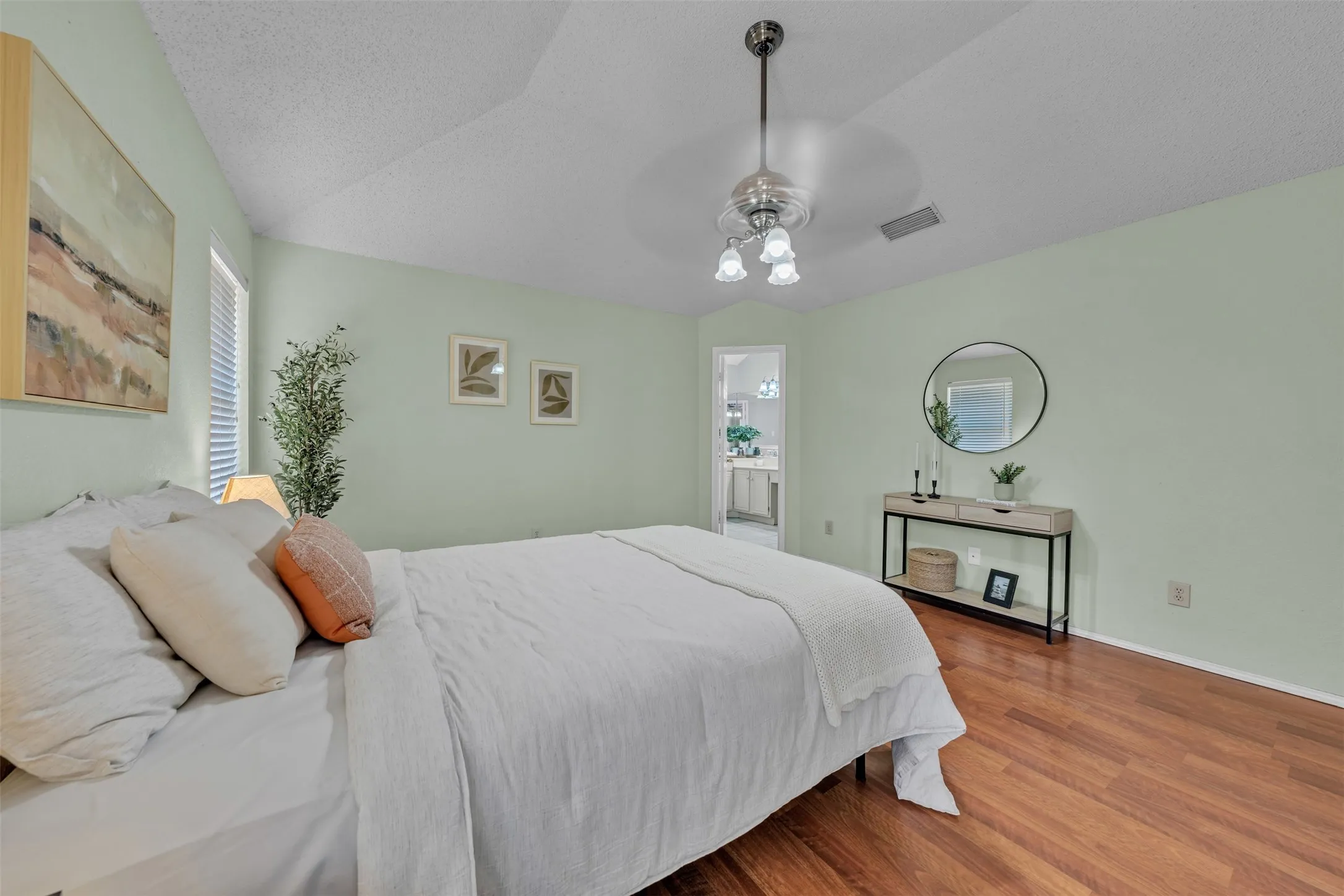 Single Family Residence For Sale in Tarrant County , 2741 White Oak Drive, Grand Prairie, Texas 75052, 4 Bedroom, 2 Bathroom, 2 Garage spaces, 2,207 Sqft, built in 1988, mls#21361917, Real Estate Agent in Grand Prairie, Homes For Sale in Tarrant county, Homes For Sale in Grand Prairie, Realtor in Grand Prairie Texas, Real Estate Brokerage Independent Realty Texas, Luminita Cordes Realtor