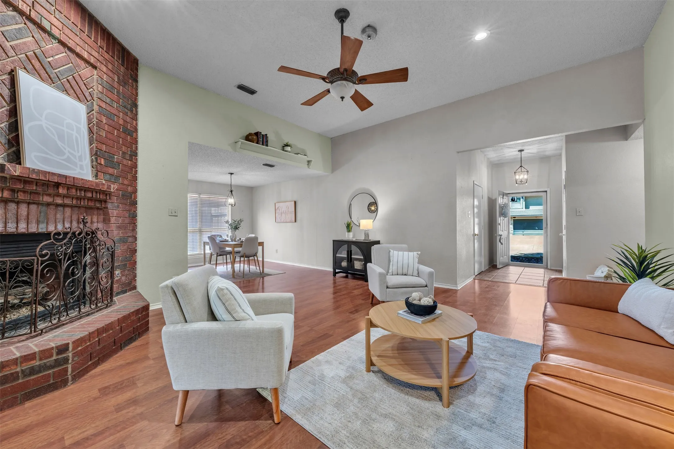 Single Family Residence For Sale in Tarrant County , 2741 White Oak Drive, Grand Prairie, Texas 75052, 4 Bedroom, 2 Bathroom, 2 Garage spaces, 2,207 Sqft, built in 1988, mls#21361917, Real Estate Agent in Grand Prairie, Homes For Sale in Tarrant county, Homes For Sale in Grand Prairie, Realtor in Grand Prairie Texas, Real Estate Brokerage Independent Realty Texas, Luminita Cordes Realtor