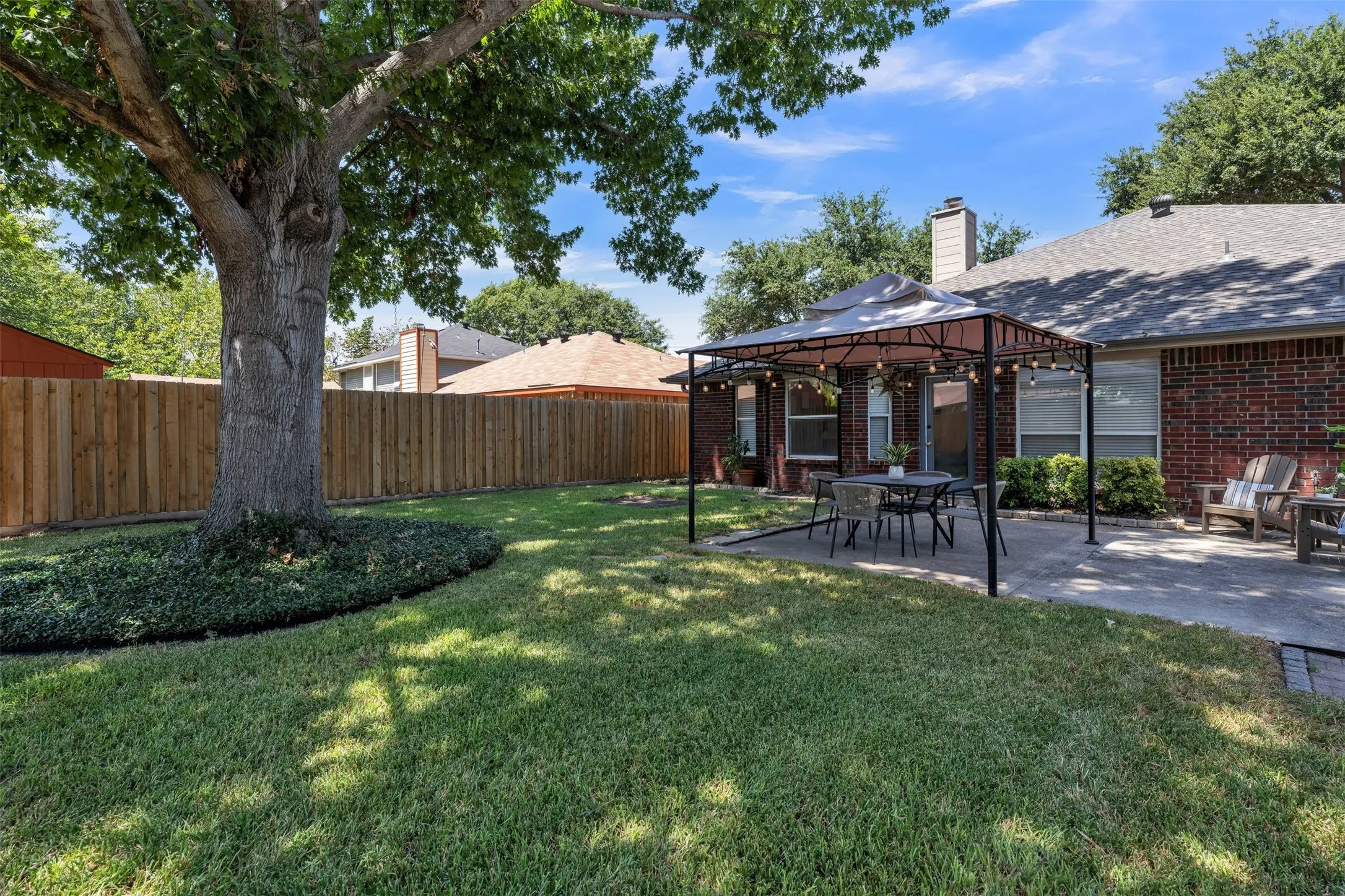 Single Family Residence For Sale in Tarrant County , 2741 White Oak Drive, Grand Prairie, Texas 75052, 4 Bedroom, 2 Bathroom, 2 Garage spaces, 2,207 Sqft, built in 1988, mls#21361917, Real Estate Agent in Grand Prairie, Homes For Sale in Tarrant county, Homes For Sale in Grand Prairie, Realtor in Grand Prairie Texas, Real Estate Brokerage Independent Realty Texas, Luminita Cordes Realtor