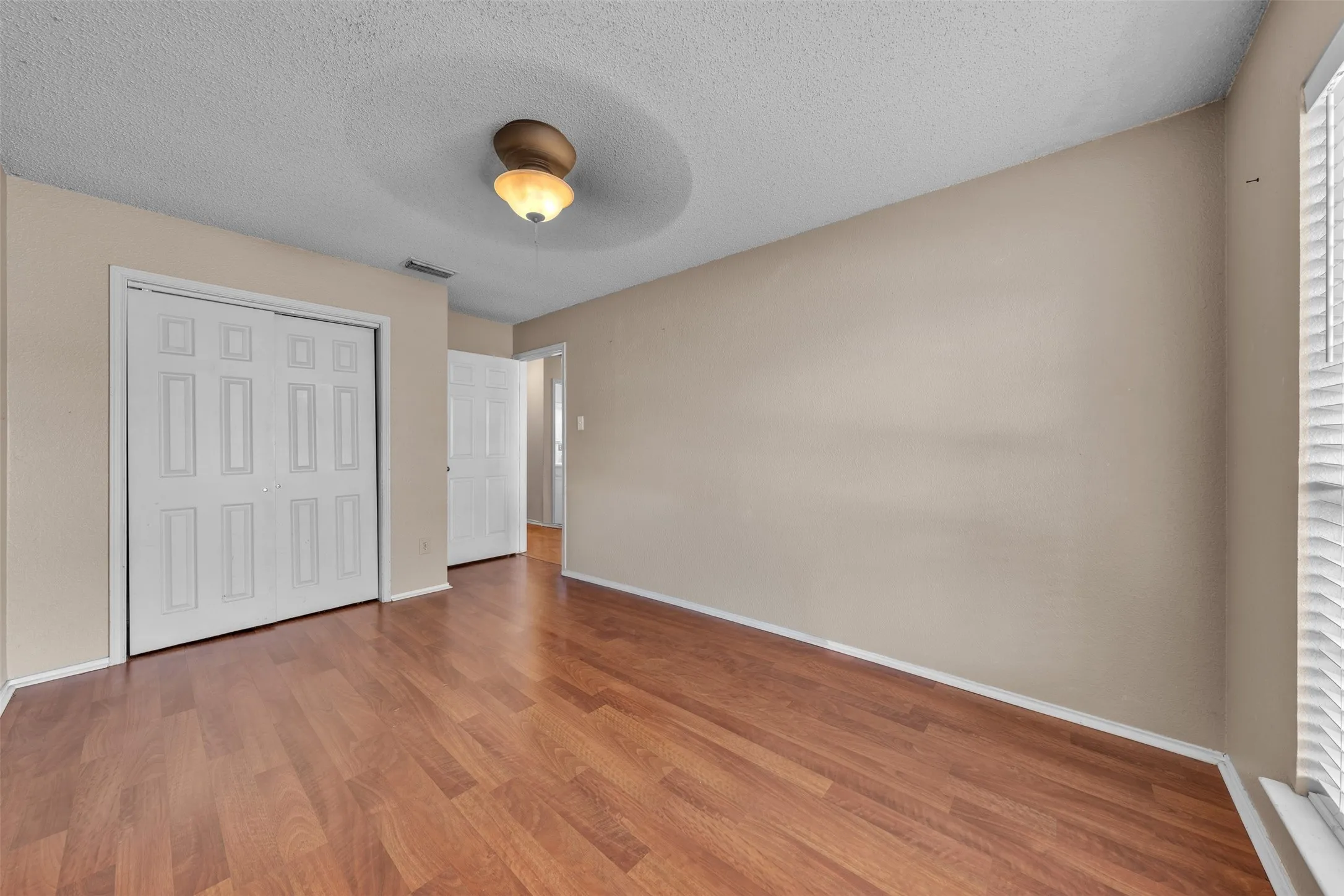Single Family Residence For Sale in Tarrant County , 2741 White Oak Drive, Grand Prairie, Texas 75052, 4 Bedroom, 2 Bathroom, 2 Garage spaces, 2,207 Sqft, built in 1988, mls#21361917, Real Estate Agent in Grand Prairie, Homes For Sale in Tarrant county, Homes For Sale in Grand Prairie, Realtor in Grand Prairie Texas, Real Estate Brokerage Independent Realty Texas, Luminita Cordes Realtor