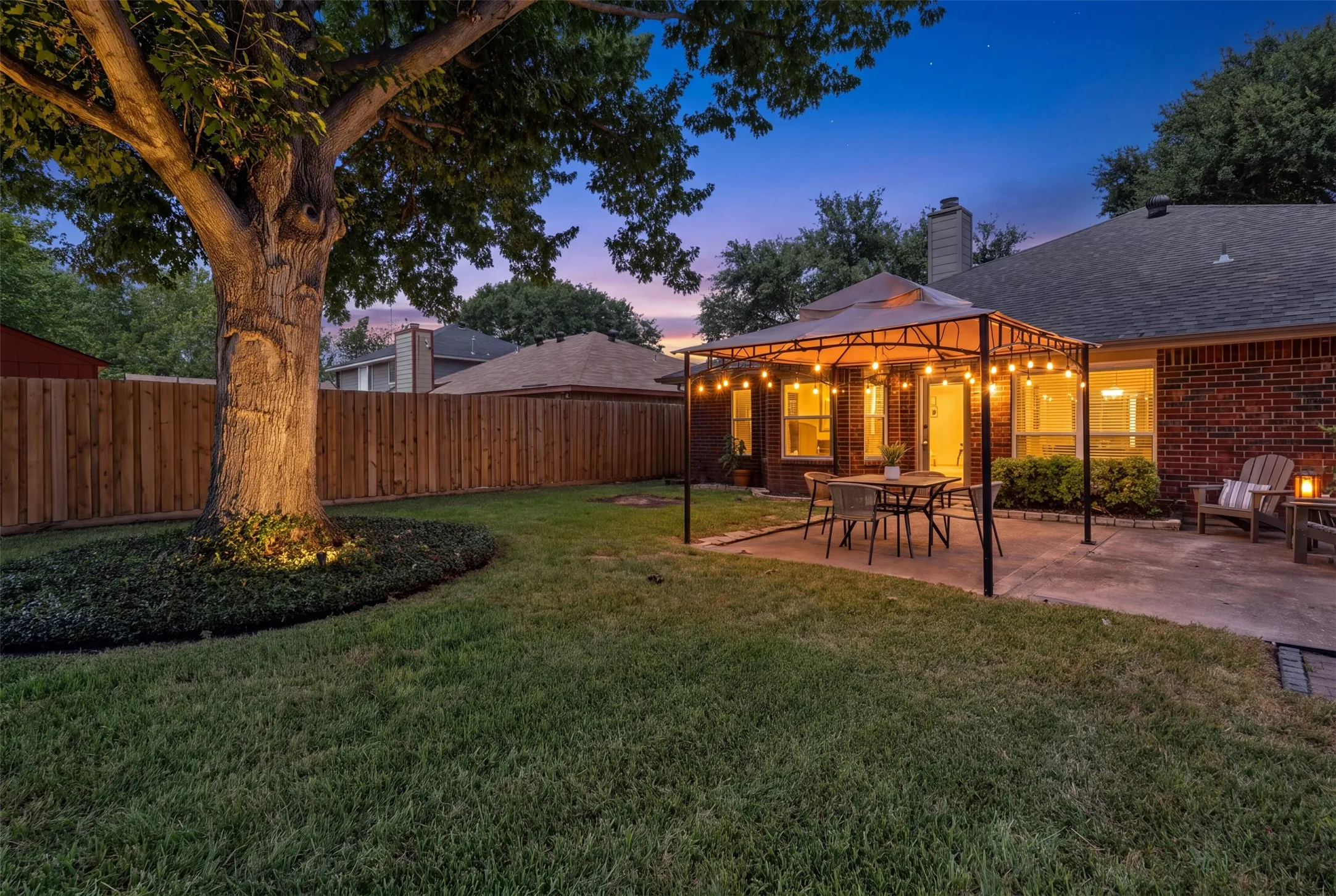 Single Family Residence For Sale in Tarrant County , 2741 White Oak Drive, Grand Prairie, Texas 75052, 4 Bedroom, 2 Bathroom, 2 Garage spaces, 2,207 Sqft, built in 1988, mls#21361917, Real Estate Agent in Grand Prairie, Homes For Sale in Tarrant county, Homes For Sale in Grand Prairie, Realtor in Grand Prairie Texas, Real Estate Brokerage Independent Realty Texas, Luminita Cordes Realtor