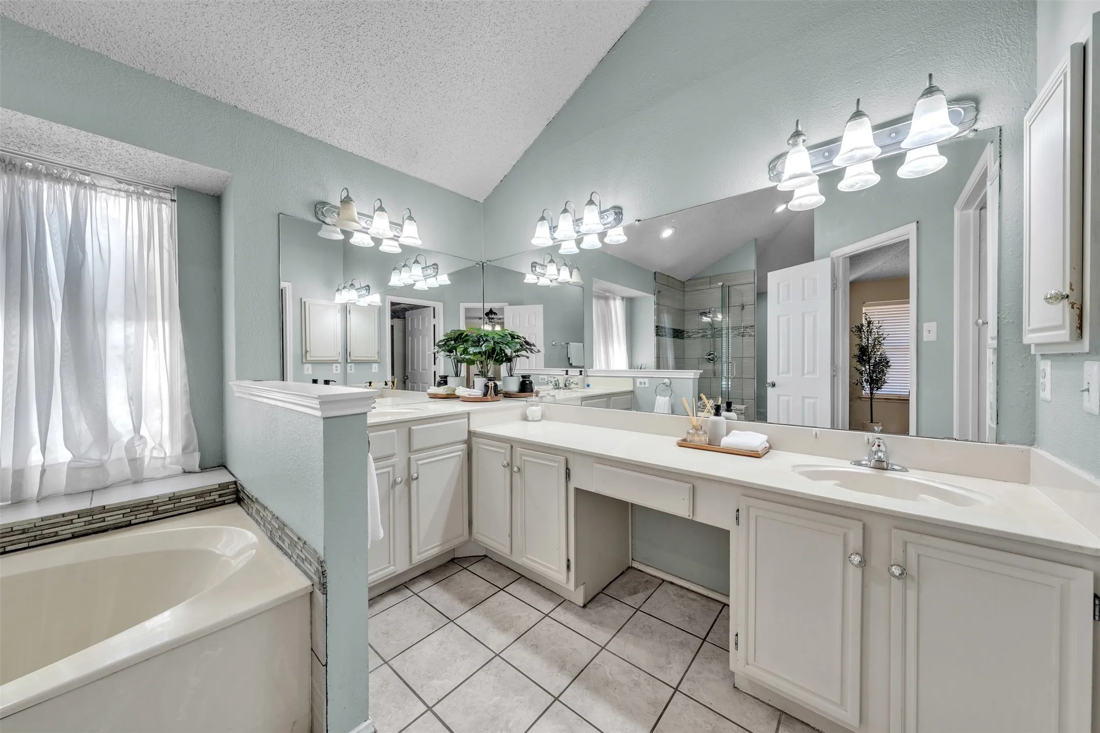 Single Family Residence For Sale in Tarrant County , 2741 White Oak Drive, Grand Prairie, Texas 75052, 4 Bedroom, 2 Bathroom, 2 Garage spaces, 2,207 Sqft, built in 1988, mls#21361917, Real Estate Agent in Grand Prairie, Homes For Sale in Tarrant county, Homes For Sale in Grand Prairie, Realtor in Grand Prairie Texas, Real Estate Brokerage Independent Realty Texas, Luminita Cordes Realtor