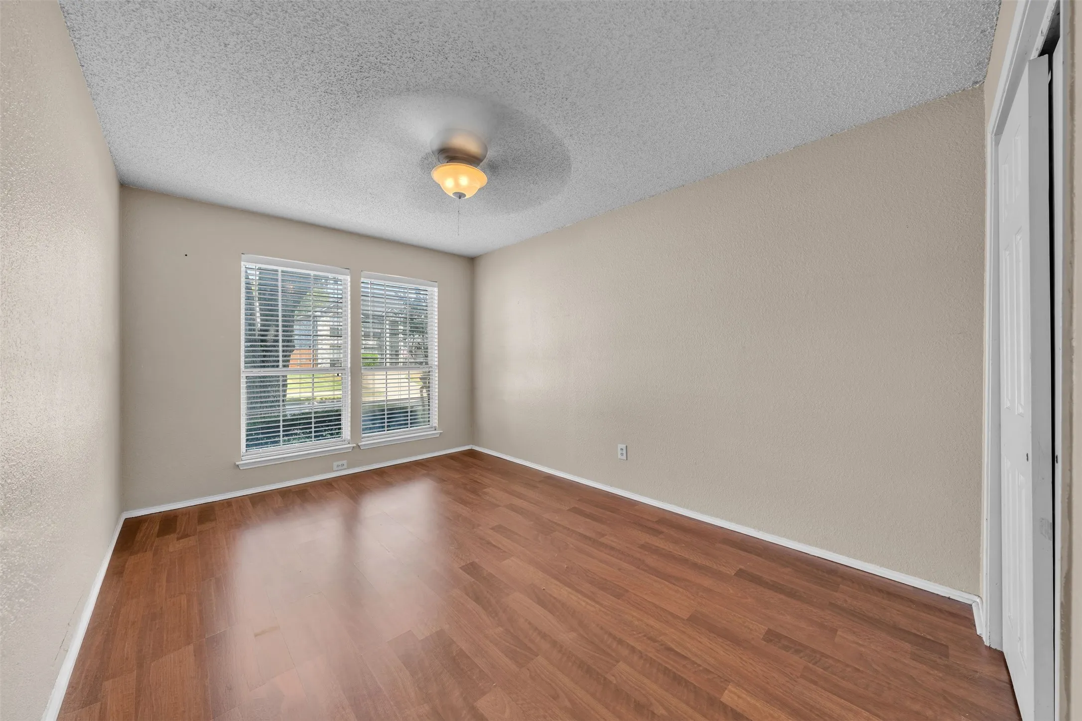 Single Family Residence For Sale in Tarrant County , 2741 White Oak Drive, Grand Prairie, Texas 75052, 4 Bedroom, 2 Bathroom, 2 Garage spaces, 2,207 Sqft, built in 1988, mls#21361917, Real Estate Agent in Grand Prairie, Homes For Sale in Tarrant county, Homes For Sale in Grand Prairie, Realtor in Grand Prairie Texas, Real Estate Brokerage Independent Realty Texas, Luminita Cordes Realtor