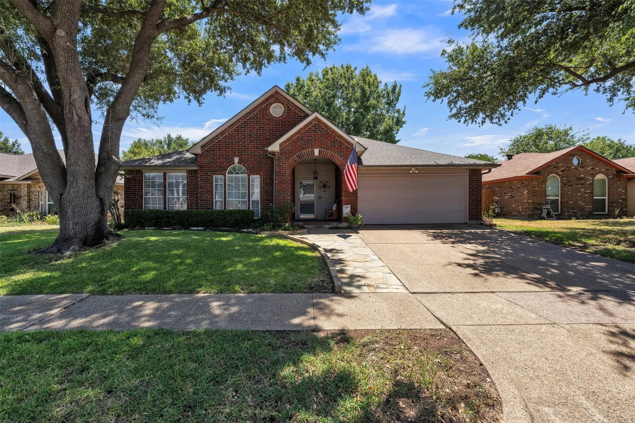 Single Family Residence For Sale in Tarrant County , 2741 White Oak Drive, Grand Prairie, Texas 75052, 4 Bedroom, 2 Bathroom, 2 Garage spaces, 2,207 Sqft, built in 1988, mls#21361917, Real Estate Agent in Grand Prairie, Homes For Sale in Tarrant county, Homes For Sale in Grand Prairie, Realtor in Grand Prairie Texas, Real Estate Brokerage Independent Realty Texas, Luminita Cordes Realtor