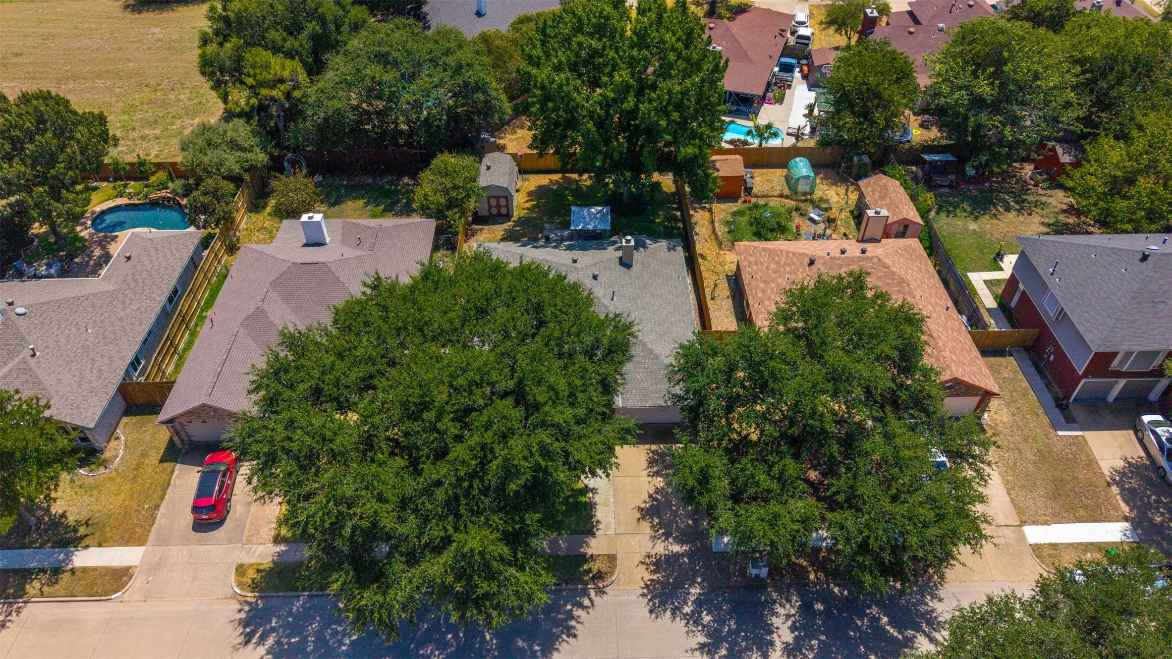 Single Family Residence For Sale in Tarrant County , 2741 White Oak Drive, Grand Prairie, Texas 75052, 4 Bedroom, 2 Bathroom, 2 Garage spaces, 2,207 Sqft, built in 1988, mls#21361917, Real Estate Agent in Grand Prairie, Homes For Sale in Tarrant county, Homes For Sale in Grand Prairie, Realtor in Grand Prairie Texas, Real Estate Brokerage Independent Realty Texas, Luminita Cordes Realtor