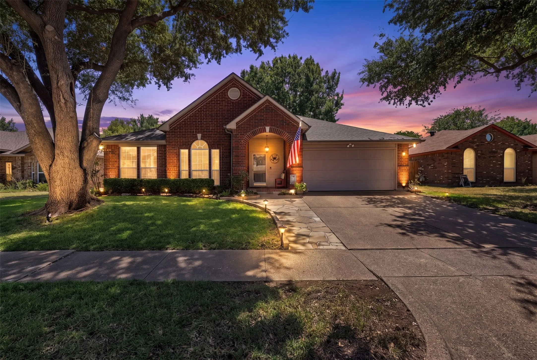 Single Family Residence For Sale in Tarrant County , 2741 White Oak Drive, Grand Prairie, Texas 75052, 4 Bedroom, 2 Bathroom, 2 Garage spaces, 2,207 Sqft, built in 1988, mls#21361917, Real Estate Agent in Grand Prairie, Homes For Sale in Tarrant county, Homes For Sale in Grand Prairie, Realtor in Grand Prairie Texas, Real Estate Brokerage Independent Realty Texas, Luminita Cordes Realtor