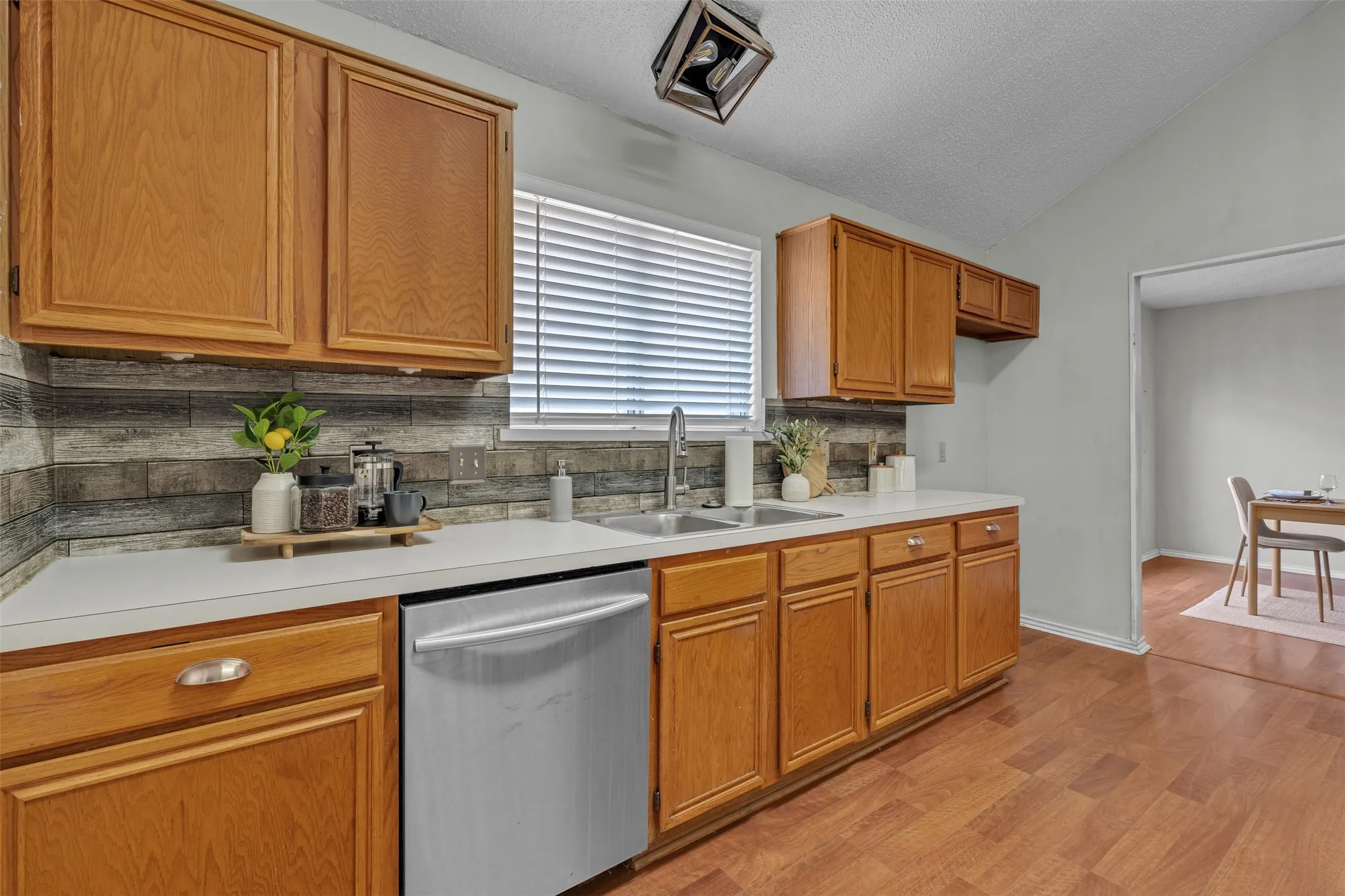Single Family Residence For Sale in Tarrant County , 2741 White Oak Drive, Grand Prairie, Texas 75052, 4 Bedroom, 2 Bathroom, 2 Garage spaces, 2,207 Sqft, built in 1988, mls#21361917, Real Estate Agent in Grand Prairie, Homes For Sale in Tarrant county, Homes For Sale in Grand Prairie, Realtor in Grand Prairie Texas, Real Estate Brokerage Independent Realty Texas, Luminita Cordes Realtor