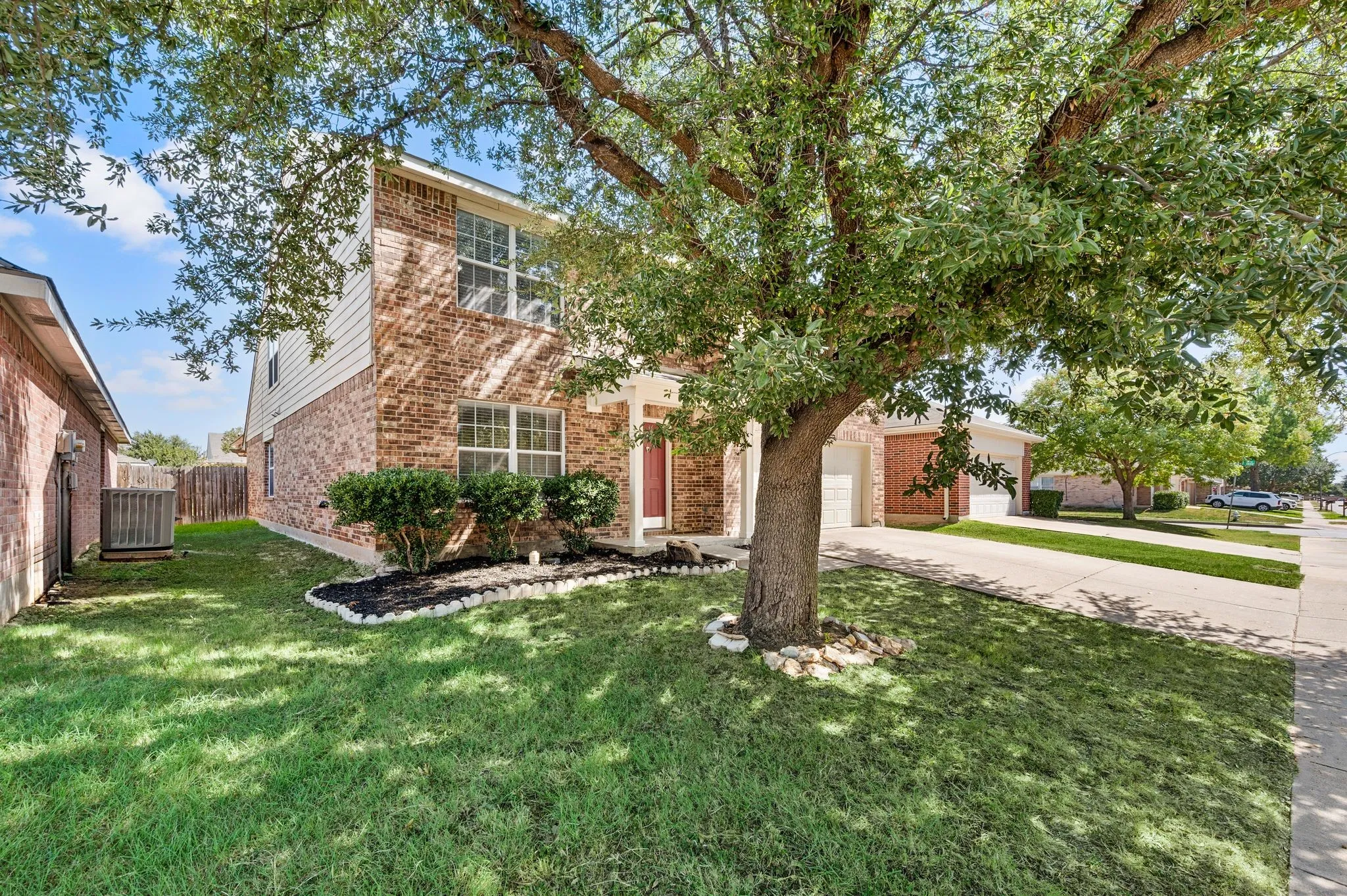 Single Family Residence For Sale in Tarrant County , 5025 Senator Drive, Fort Worth, Texas 76244, 4 Bedroom, 3 Bathroom, 2 Garage spaces, 3,454 Sqft, built in 2002, mls#21362330, Real Estate Agent in Fort Worth, Homes For Sale in Tarrant county, Homes For Sale in Fort Worth, Realtor in Fort Worth Texas, Real Estate Brokerage Independent Realty Texas, Luminita Cordes Realtor
