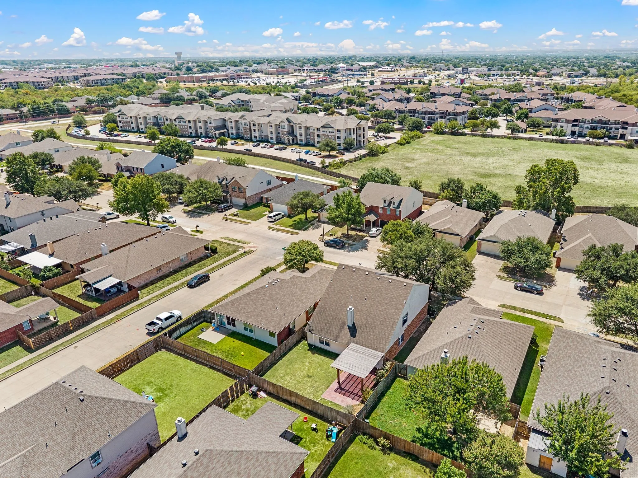 Single Family Residence For Sale in Tarrant County , 5025 Senator Drive, Fort Worth, Texas 76244, 4 Bedroom, 3 Bathroom, 2 Garage spaces, 3,454 Sqft, built in 2002, mls#21362330, Real Estate Agent in Fort Worth, Homes For Sale in Tarrant county, Homes For Sale in Fort Worth, Realtor in Fort Worth Texas, Real Estate Brokerage Independent Realty Texas, Luminita Cordes Realtor