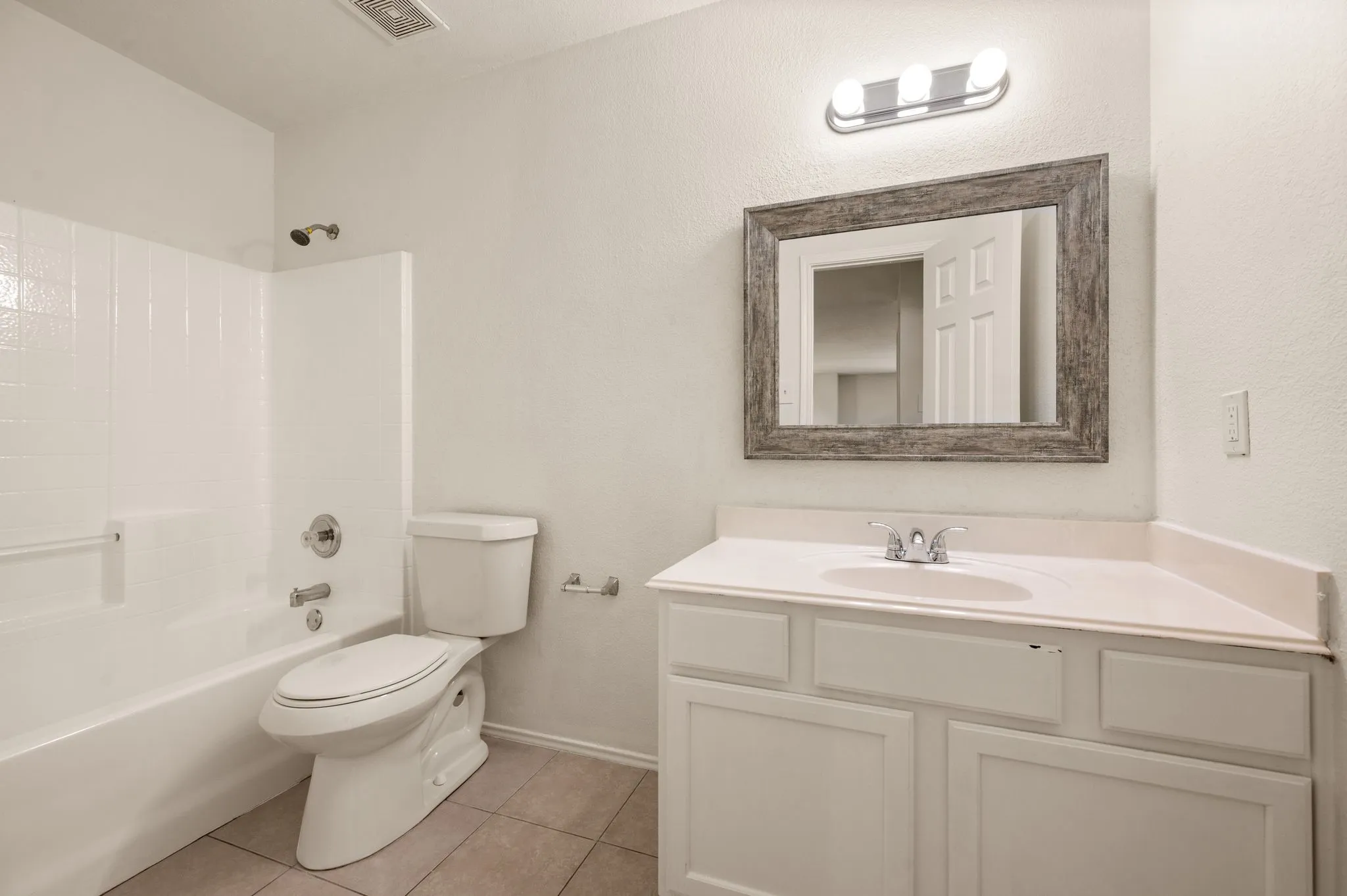 Single Family Residence For Sale in Tarrant County , 5025 Senator Drive, Fort Worth, Texas 76244, 4 Bedroom, 3 Bathroom, 2 Garage spaces, 3,454 Sqft, built in 2002, mls#21362330, Real Estate Agent in Fort Worth, Homes For Sale in Tarrant county, Homes For Sale in Fort Worth, Realtor in Fort Worth Texas, Real Estate Brokerage Independent Realty Texas, Luminita Cordes Realtor