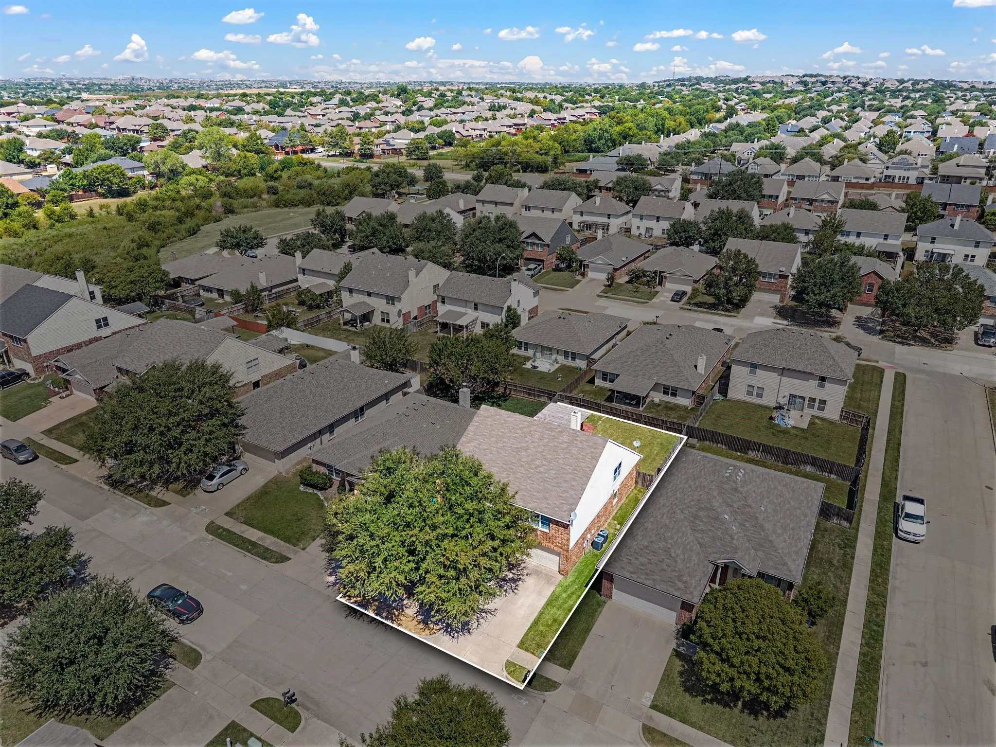 Single Family Residence For Sale in Tarrant County , 5025 Senator Drive, Fort Worth, Texas 76244, 4 Bedroom, 3 Bathroom, 2 Garage spaces, 3,454 Sqft, built in 2002, mls#21362330, Real Estate Agent in Fort Worth, Homes For Sale in Tarrant county, Homes For Sale in Fort Worth, Realtor in Fort Worth Texas, Real Estate Brokerage Independent Realty Texas, Luminita Cordes Realtor