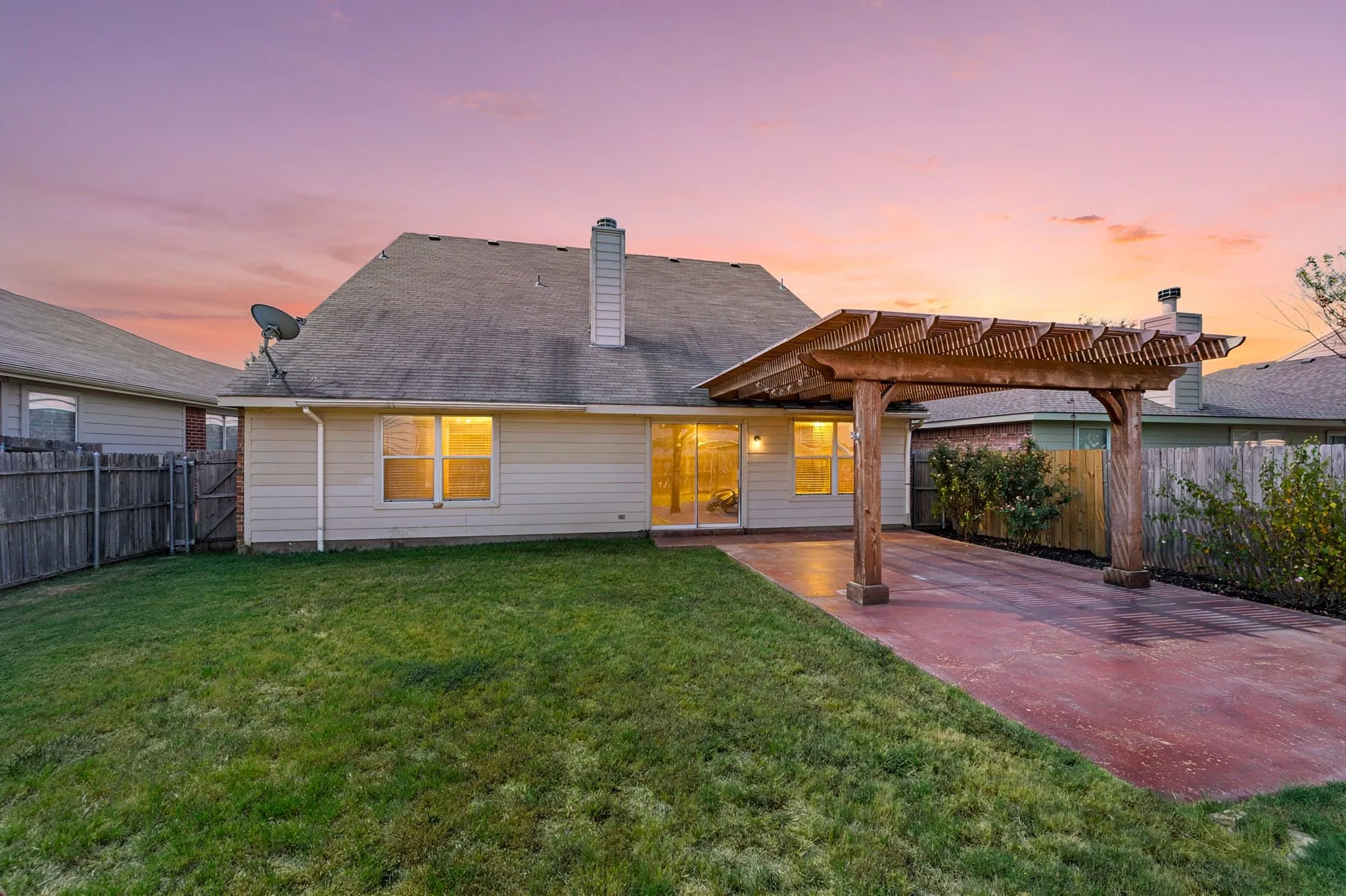 Single Family Residence For Sale in Tarrant County , 5025 Senator Drive, Fort Worth, Texas 76244, 4 Bedroom, 3 Bathroom, 2 Garage spaces, 3,454 Sqft, built in 2002, mls#21362330, Real Estate Agent in Fort Worth, Homes For Sale in Tarrant county, Homes For Sale in Fort Worth, Realtor in Fort Worth Texas, Real Estate Brokerage Independent Realty Texas, Luminita Cordes Realtor