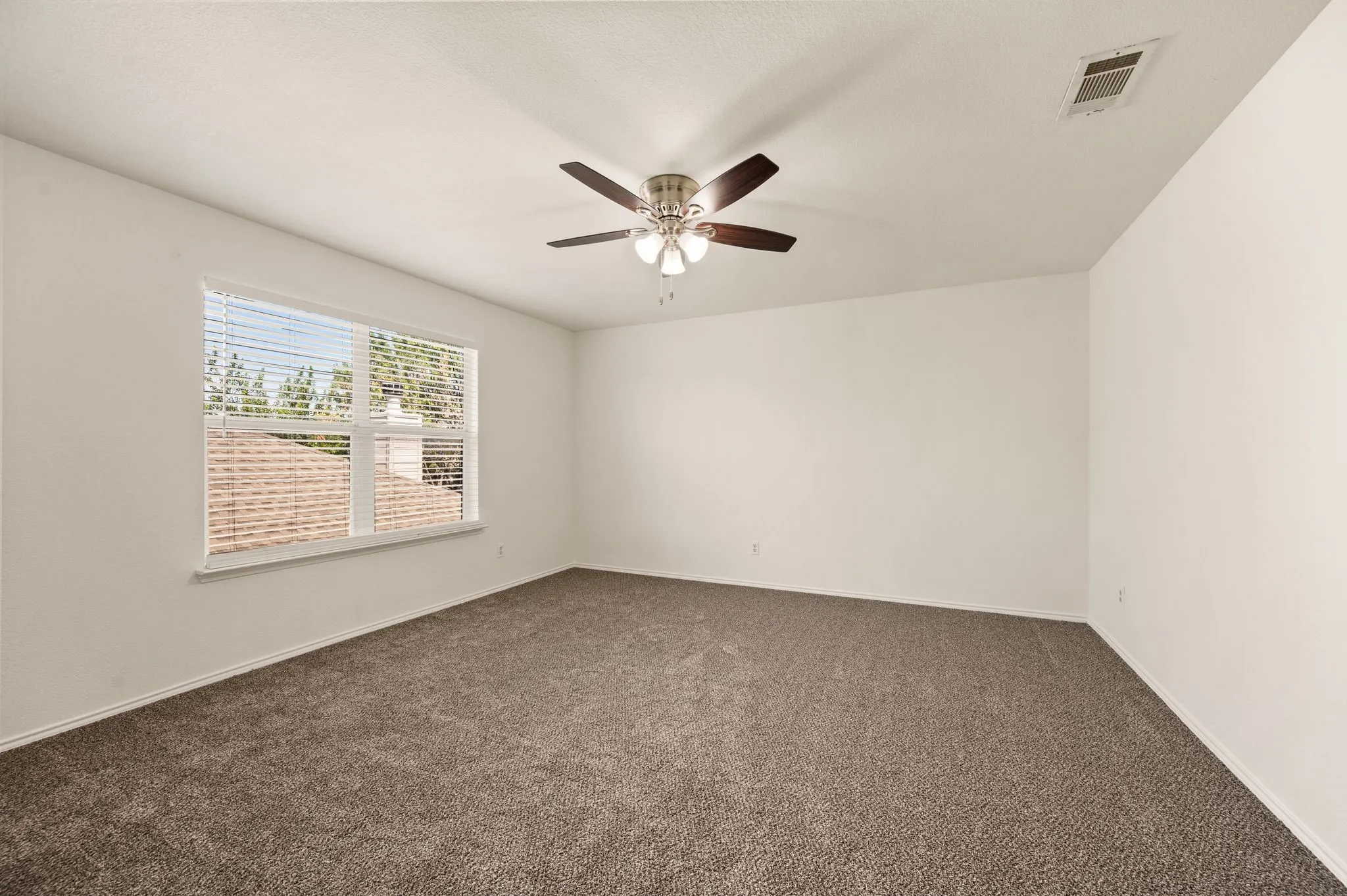 Single Family Residence For Sale in Tarrant County , 5025 Senator Drive, Fort Worth, Texas 76244, 4 Bedroom, 3 Bathroom, 2 Garage spaces, 3,454 Sqft, built in 2002, mls#21362330, Real Estate Agent in Fort Worth, Homes For Sale in Tarrant county, Homes For Sale in Fort Worth, Realtor in Fort Worth Texas, Real Estate Brokerage Independent Realty Texas, Luminita Cordes Realtor